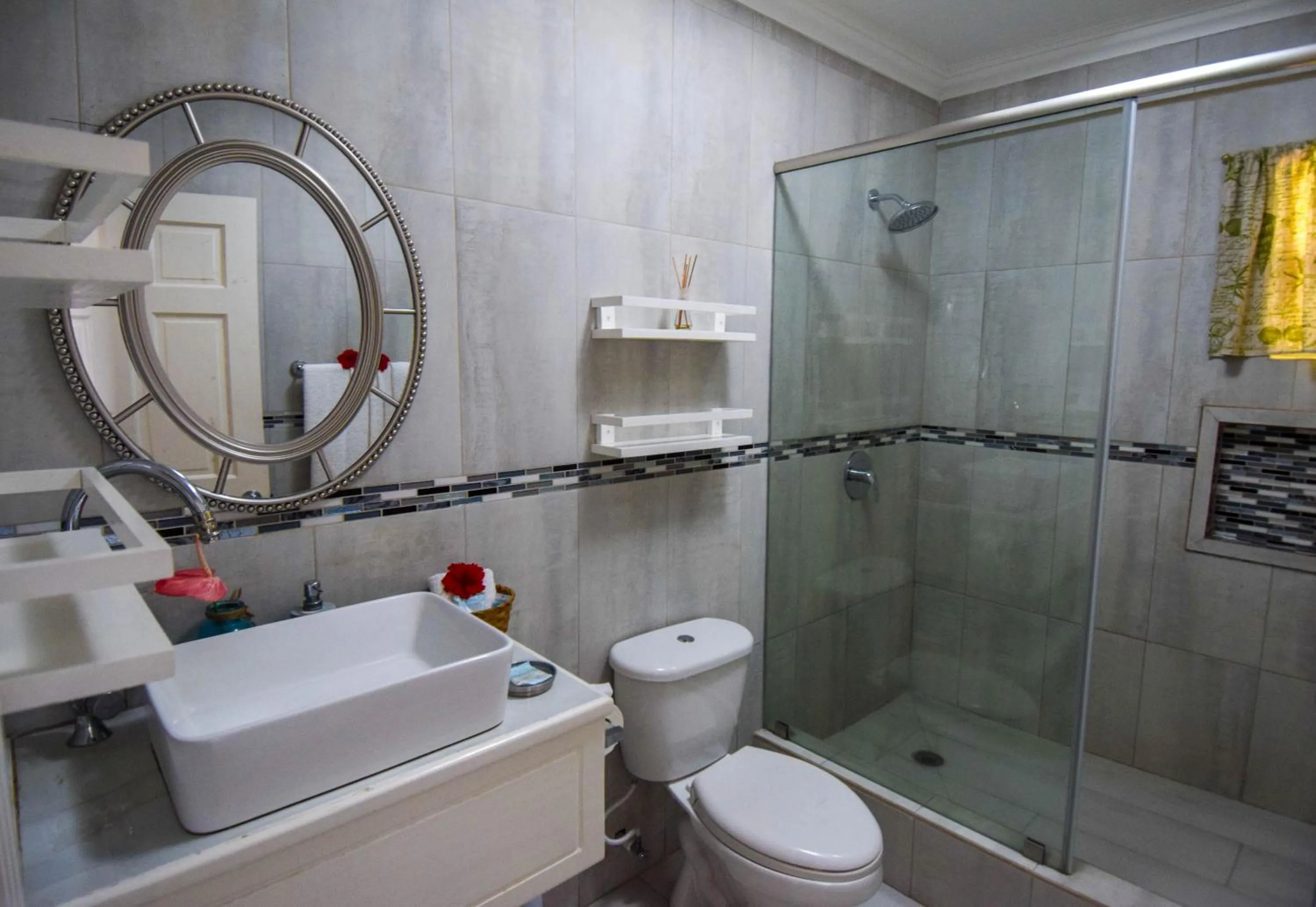 Sea Piton View Apartment- Location, Convenience, Modern Living