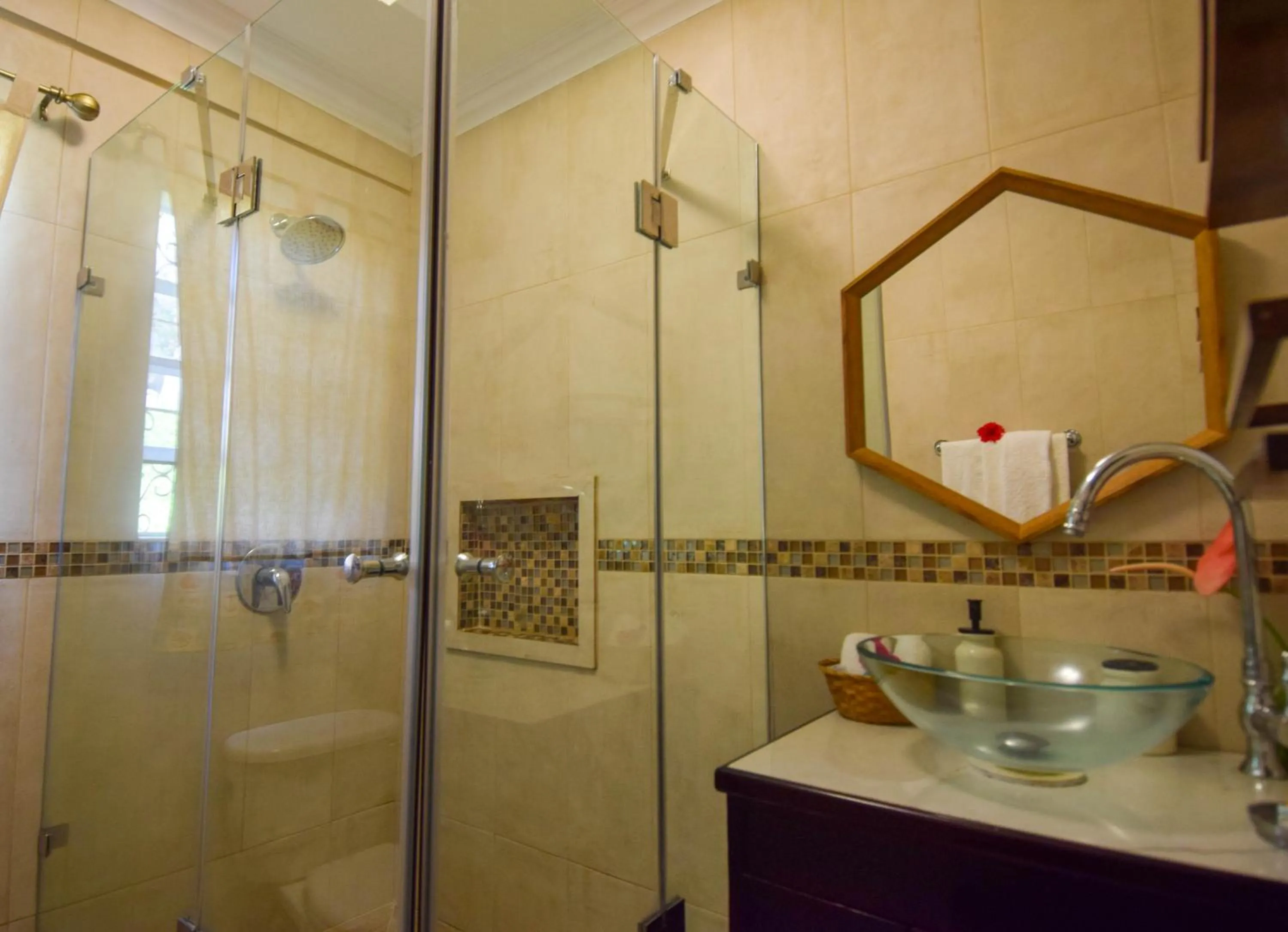 Sea Piton View Apartment- Location, Convenience, Modern Living