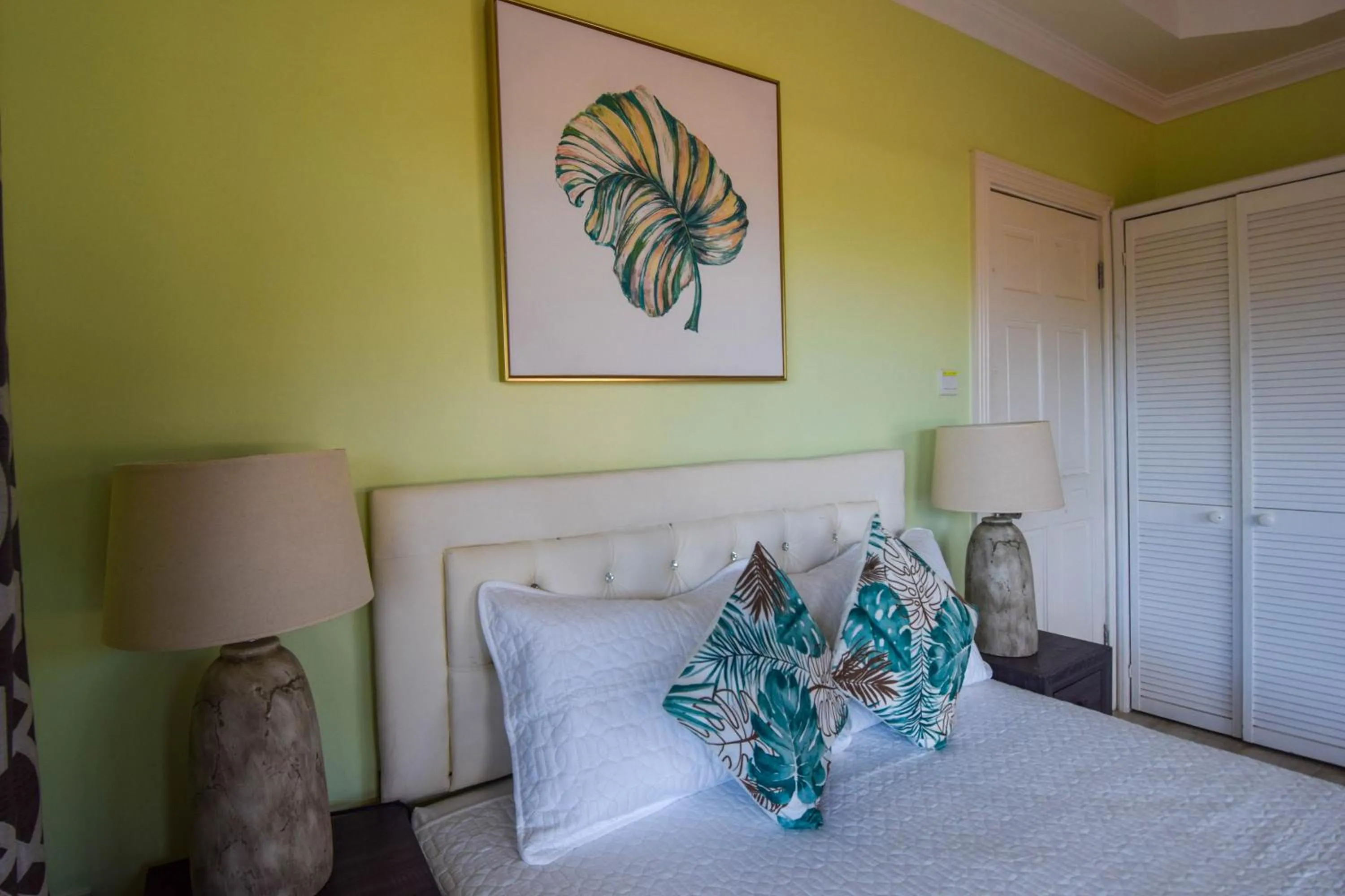 Bed in Sea Piton View Apartment- Location, Convenience, Modern Living