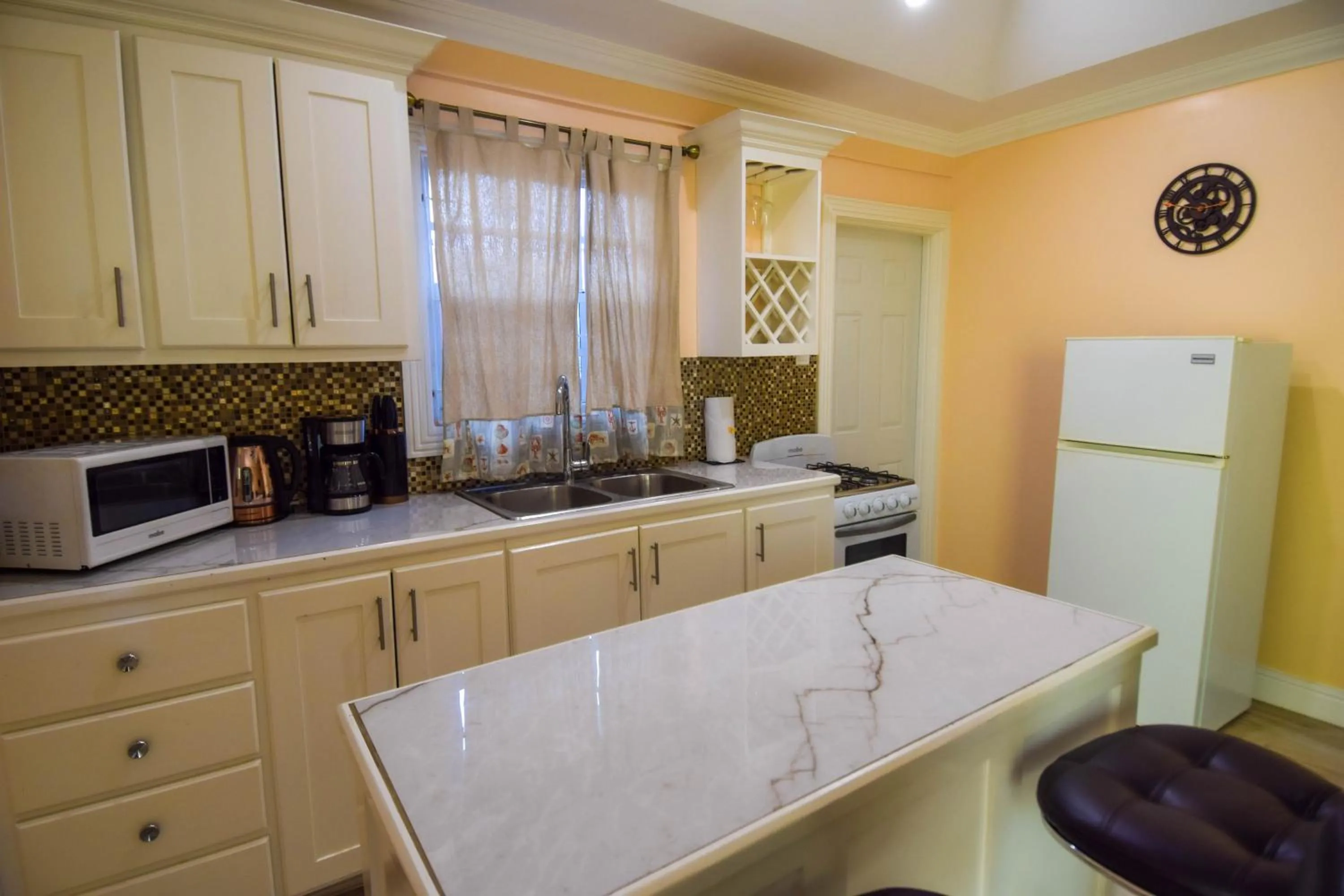 Sea Piton View Apartment- Location, Convenience, Modern Living