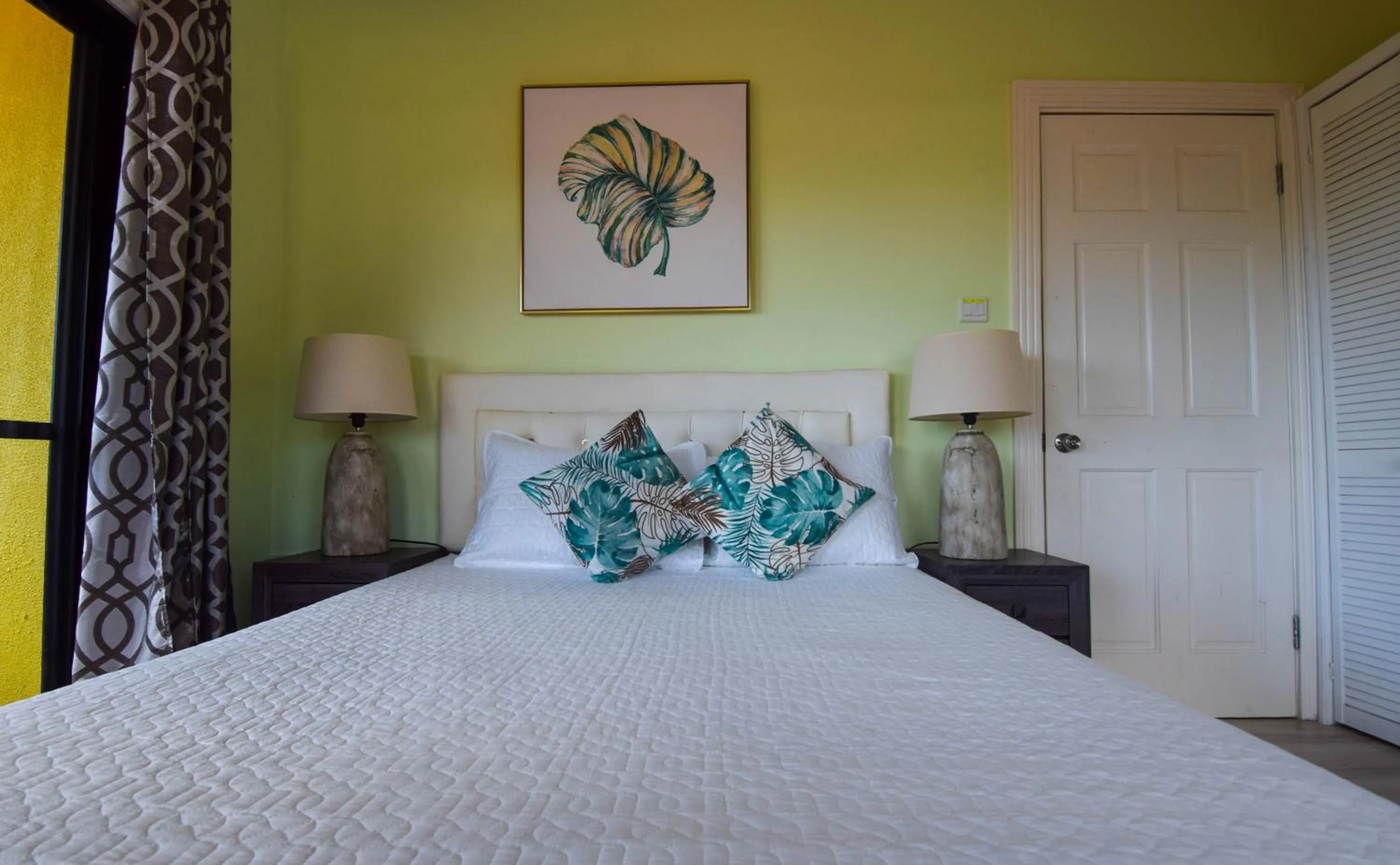 Bed in Sea Piton View Apartment- Location, Convenience, Modern Living