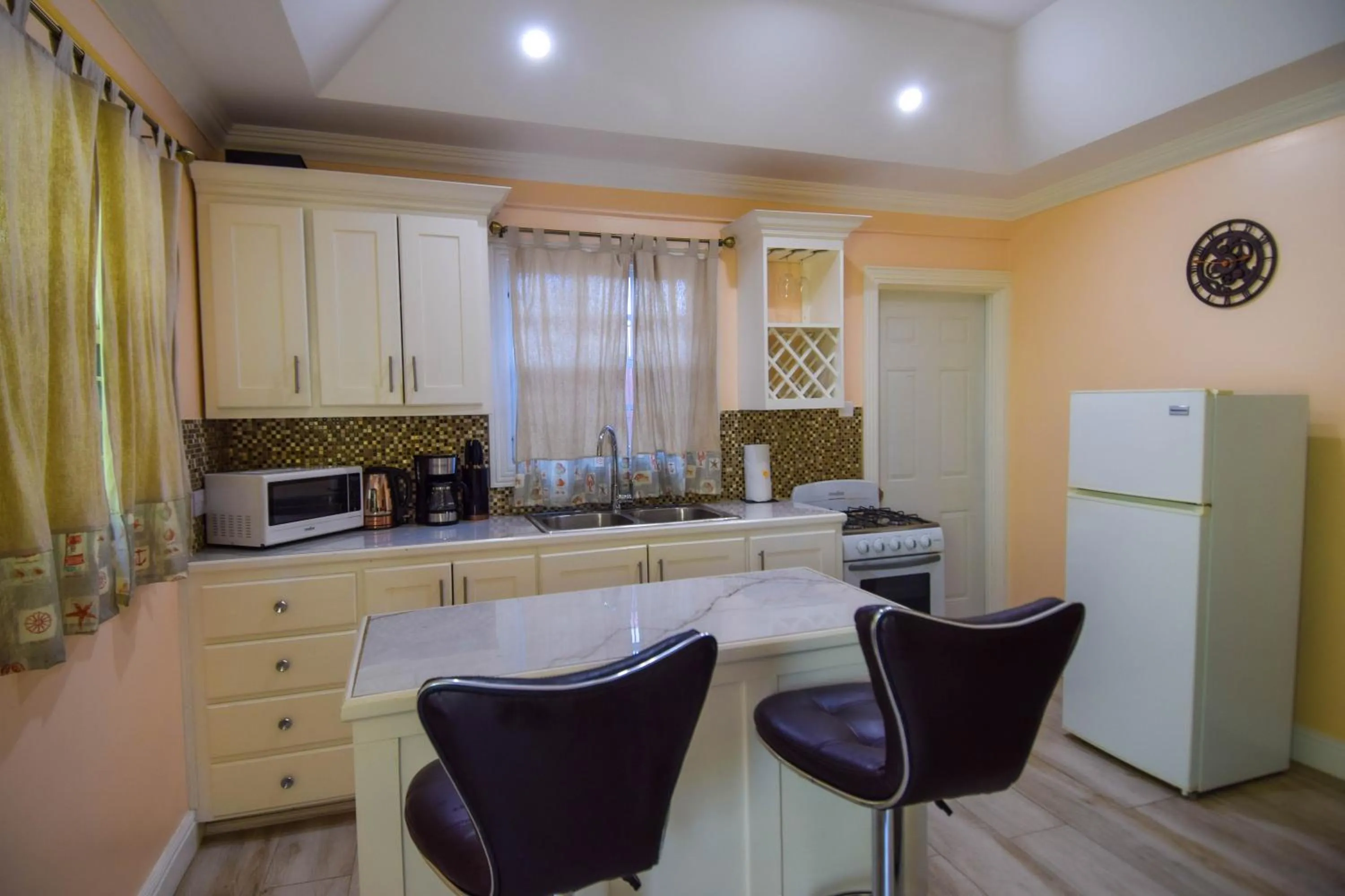 Sea Piton View Apartment- Location, Convenience, Modern Living