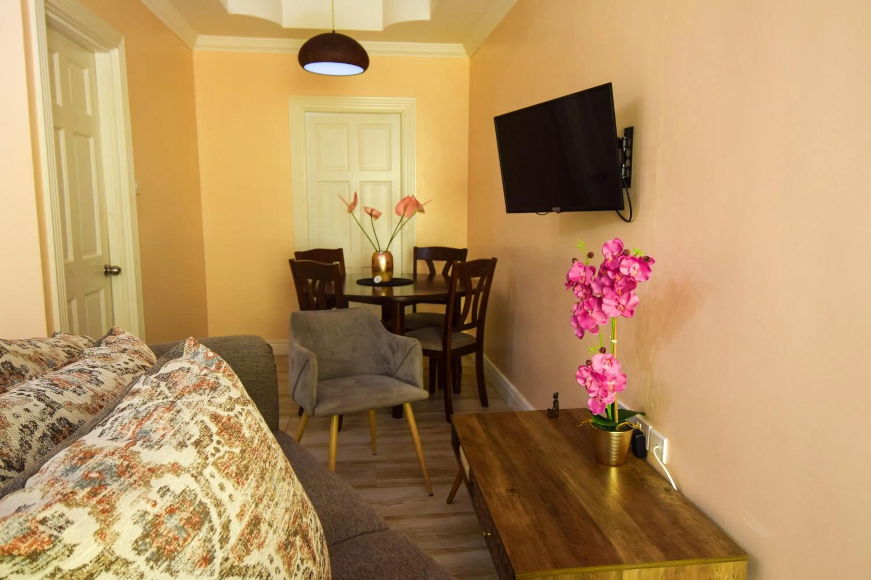 Bed in Sea Piton View Apartment- Location, Convenience, Modern Living