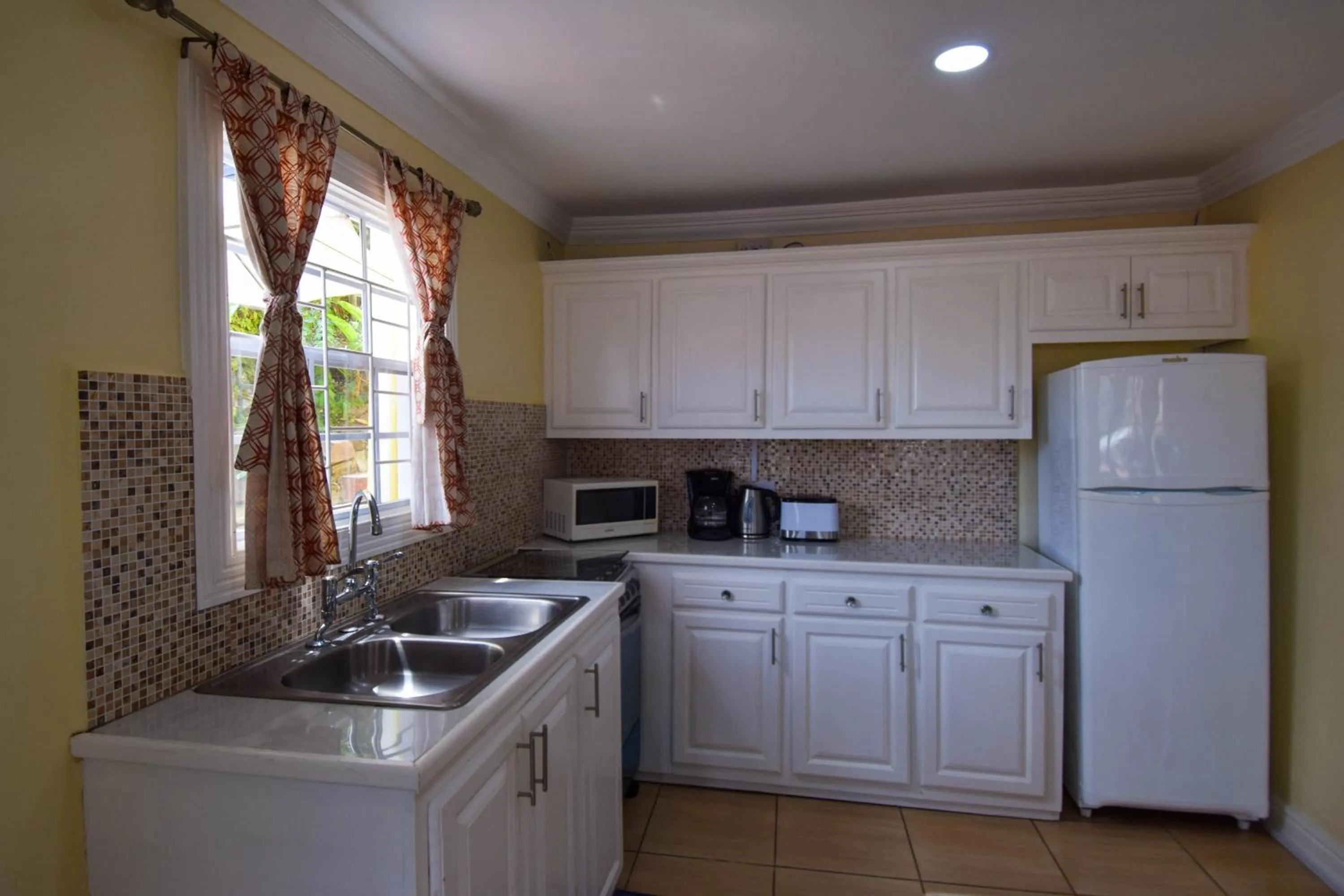 Sea Piton View Apartment- Location, Convenience, Modern Living
