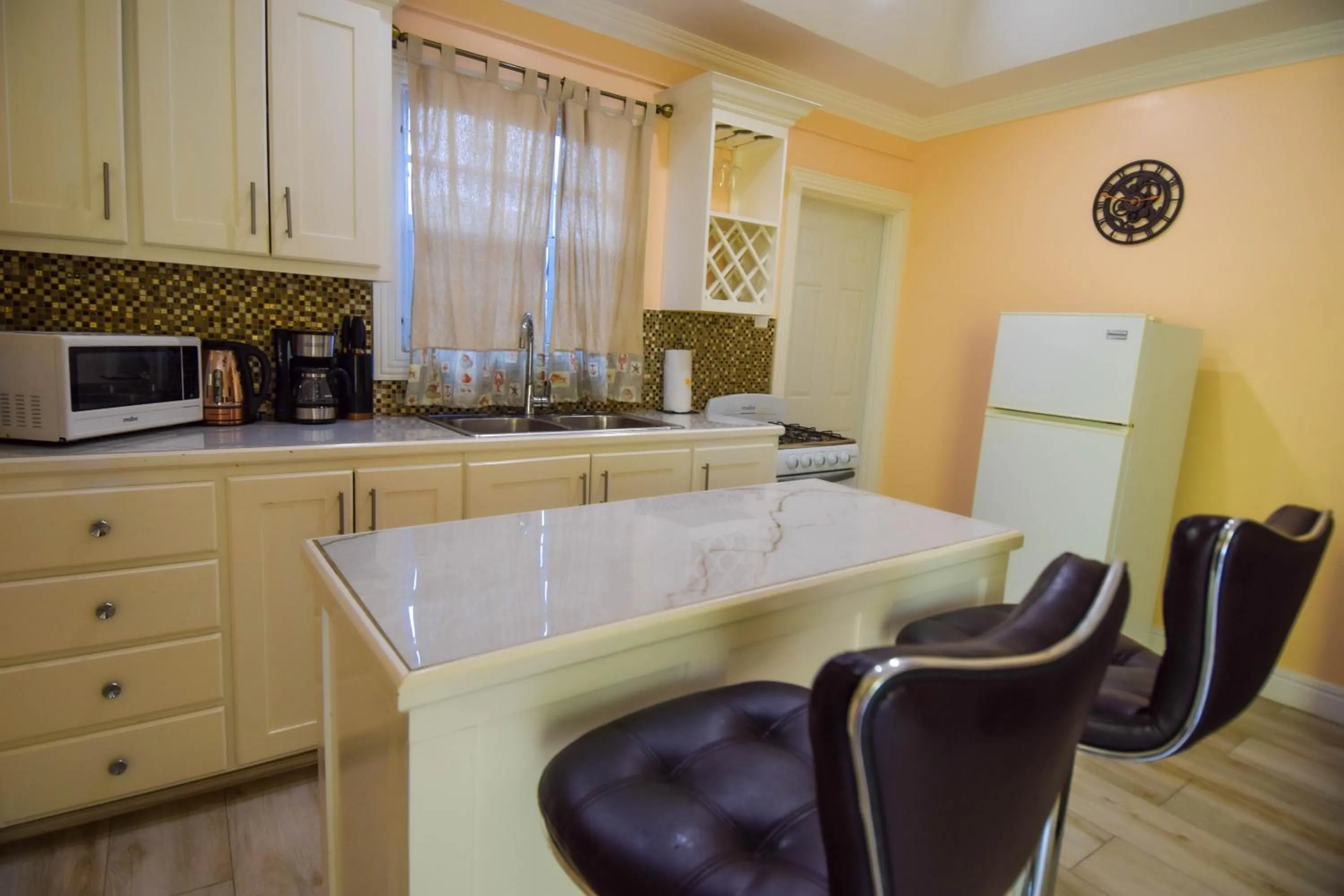 Sea Piton View Apartment- Location, Convenience, Modern Living