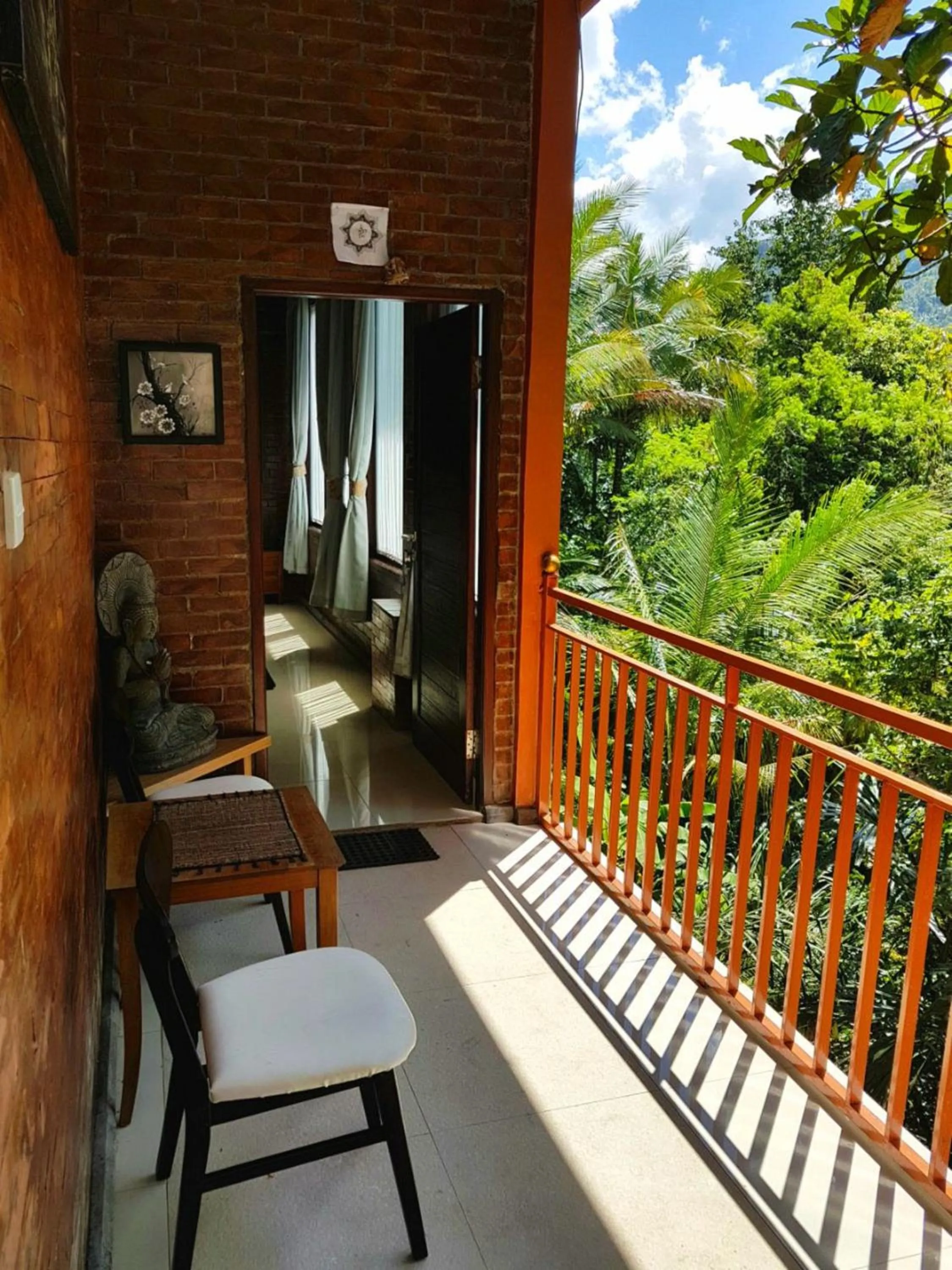 Restaurant/places to eat in Astana Swaha Villa