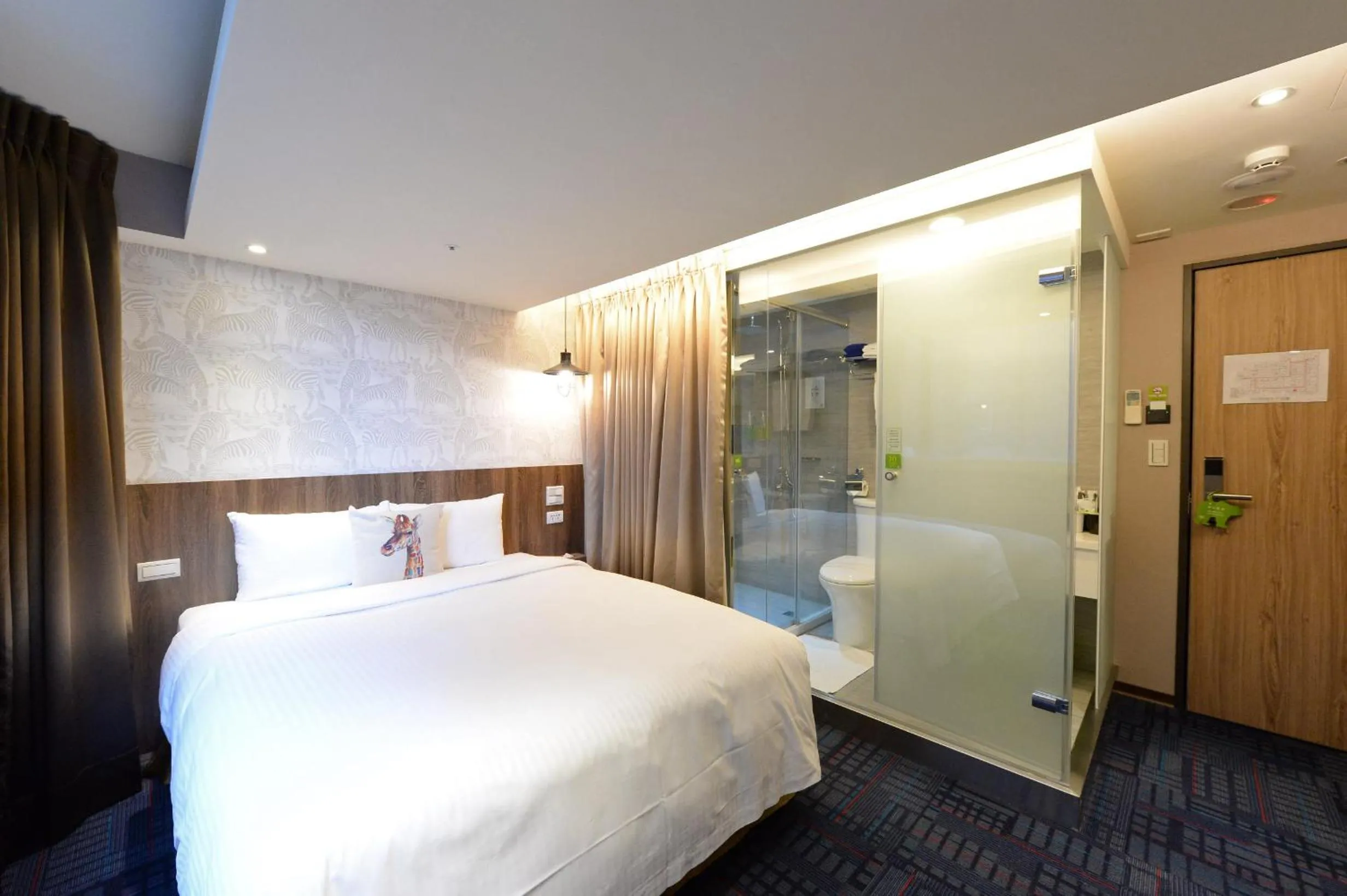 Photo of the whole room, Bed in Ark Hotel - Changan Fuxing方舟商業股份有限公司