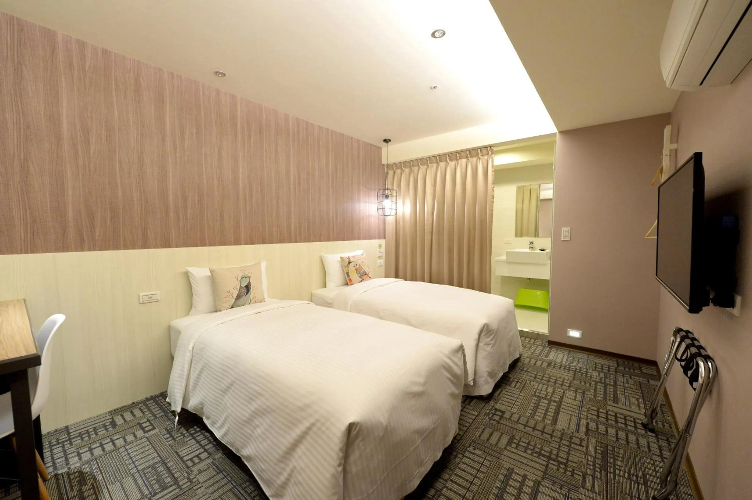 Photo of the whole room, Bed in Ark Hotel - Changan Fuxing方舟商業股份有限公司