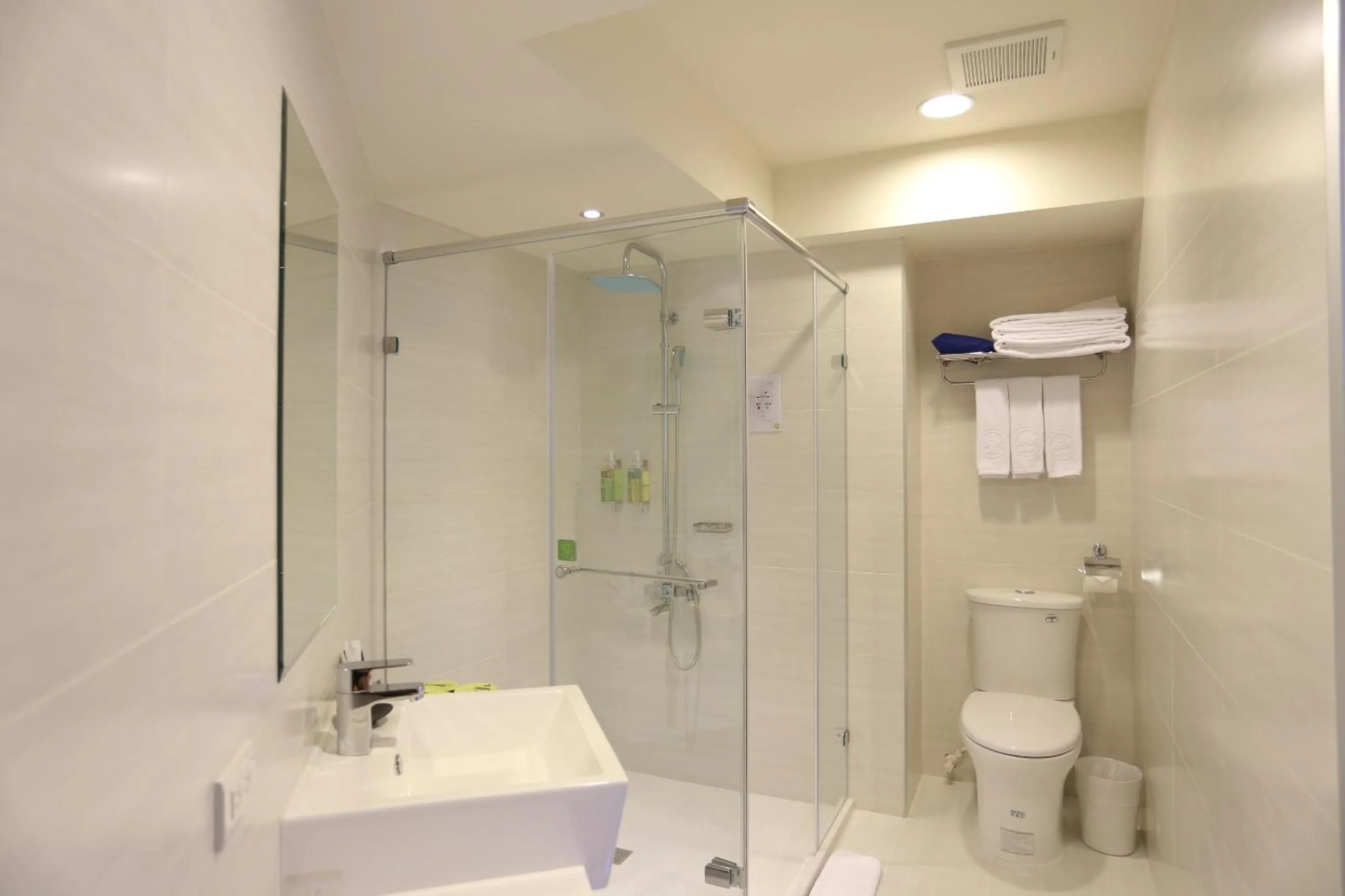 Bathroom in Ark Hotel - Changan Fuxing方舟商業股份有限公司