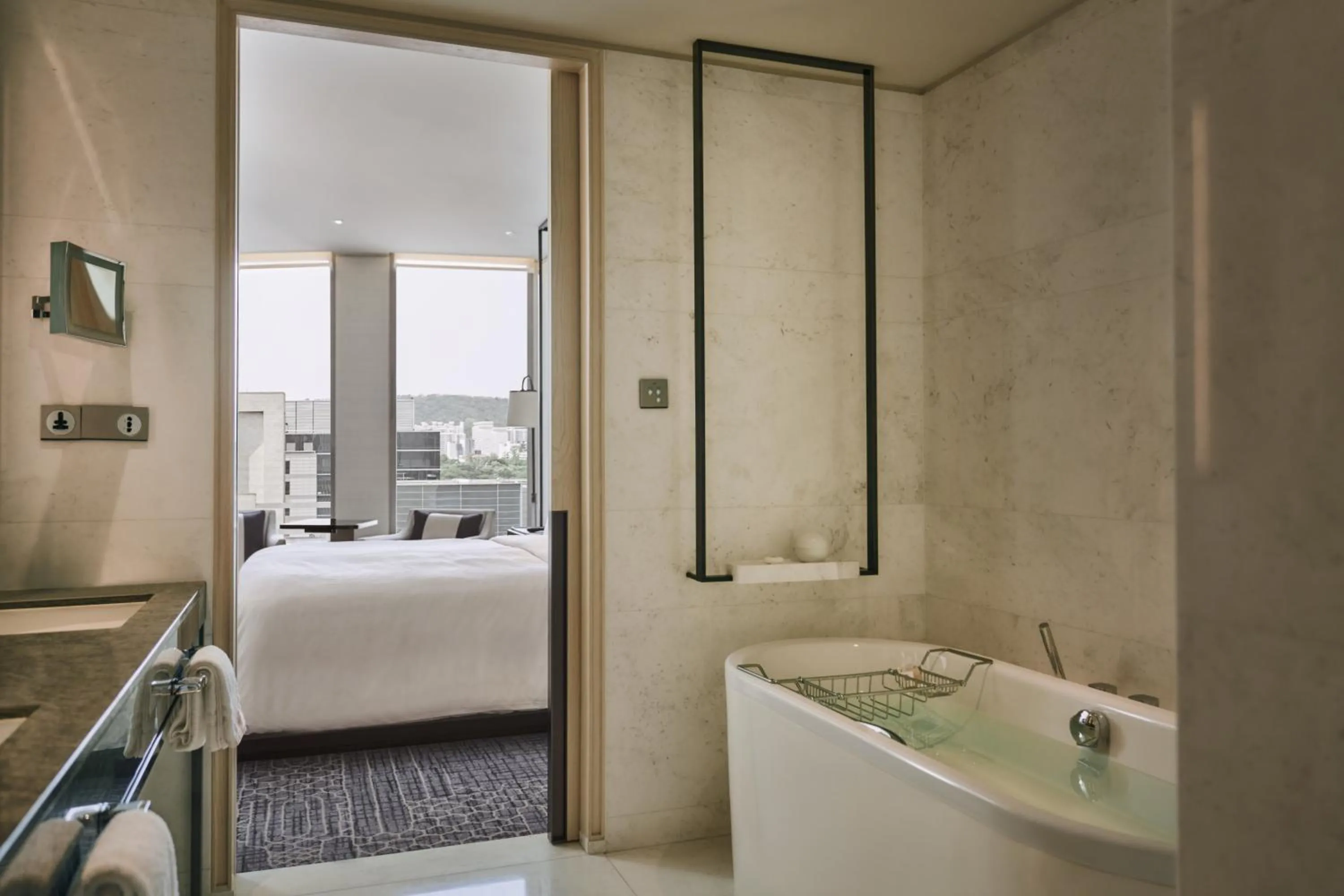 Bed in Four Seasons Hotel Seoul