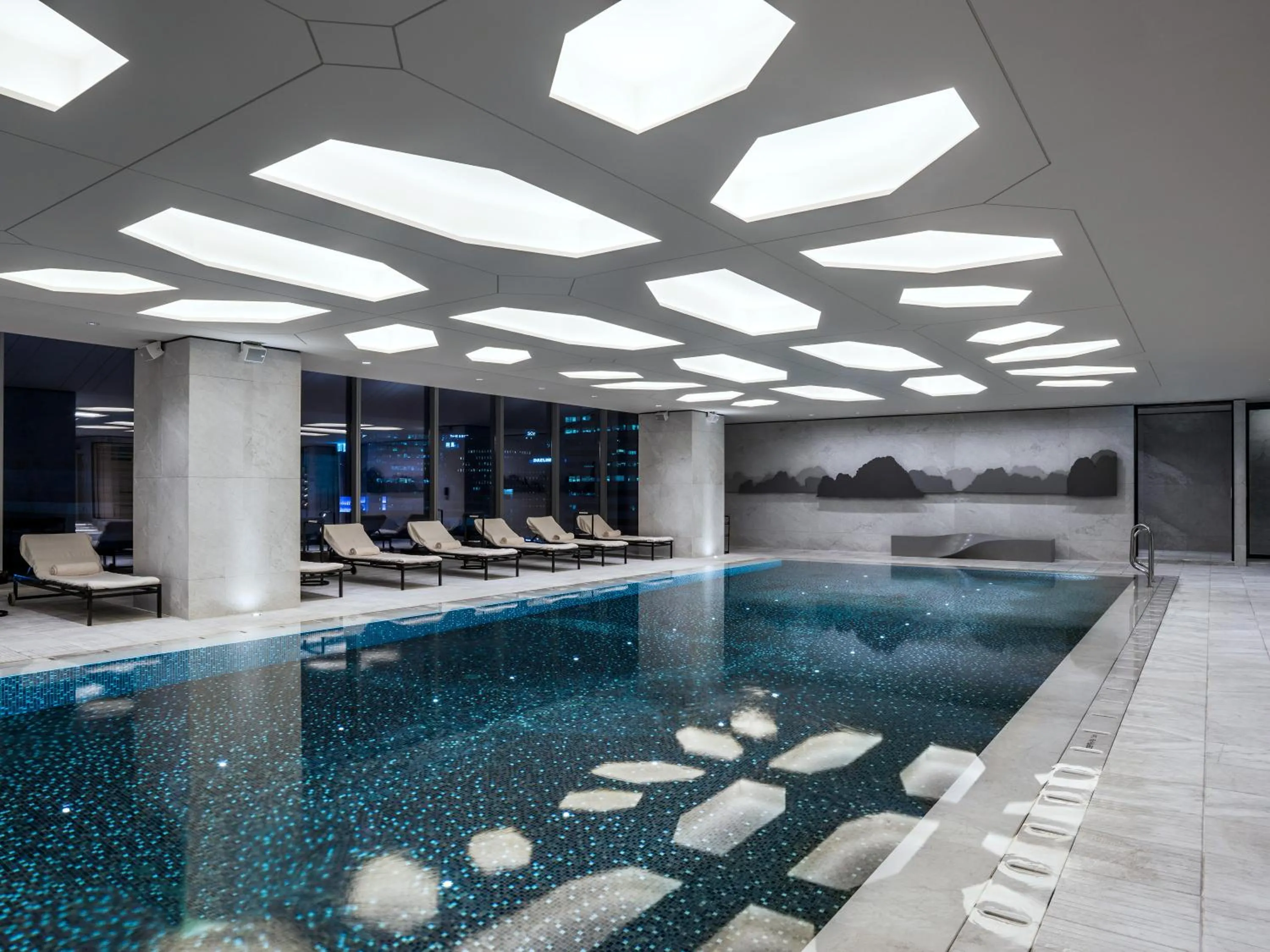 Swimming pool in Four Seasons Hotel Seoul