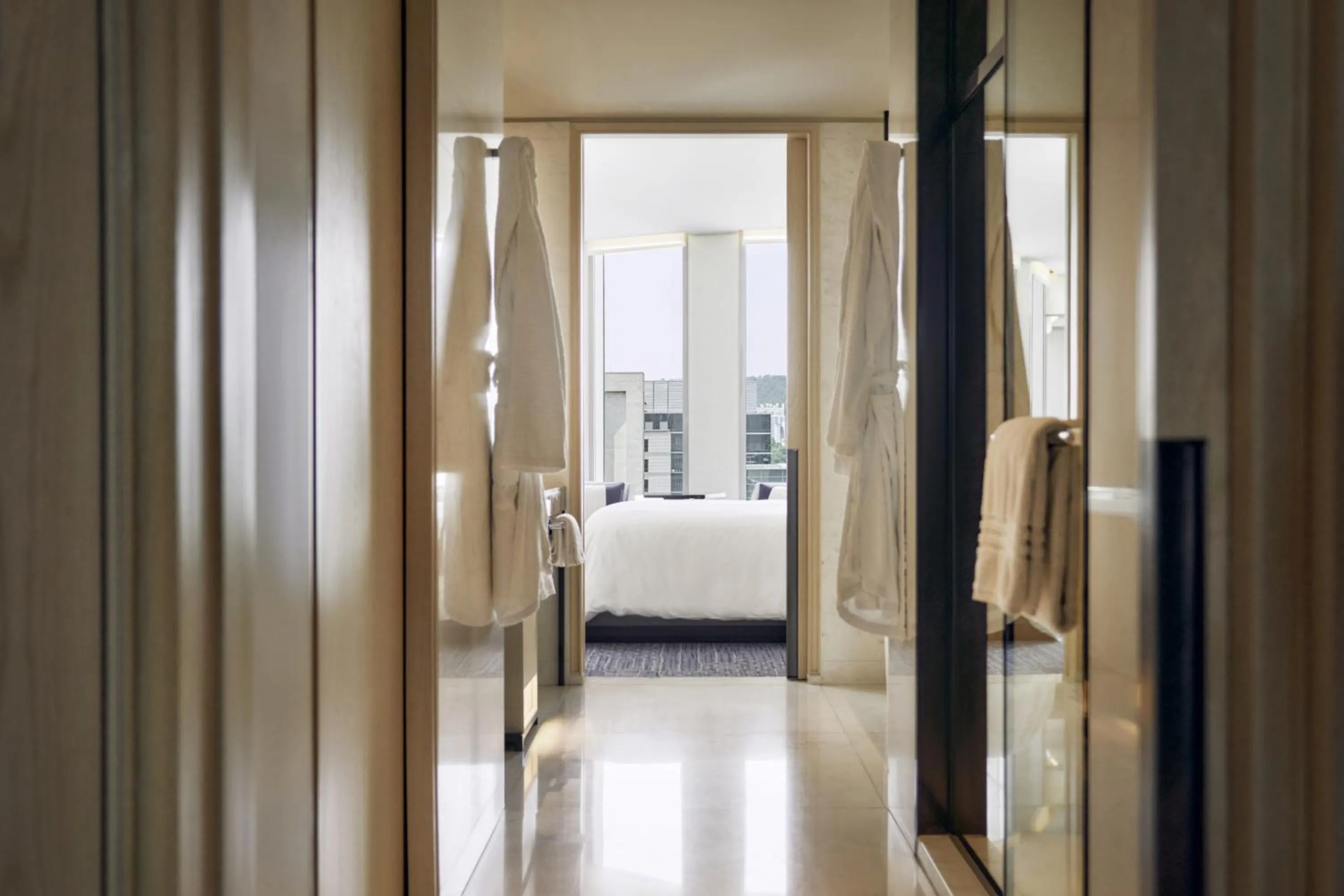 Bed in Four Seasons Hotel Seoul