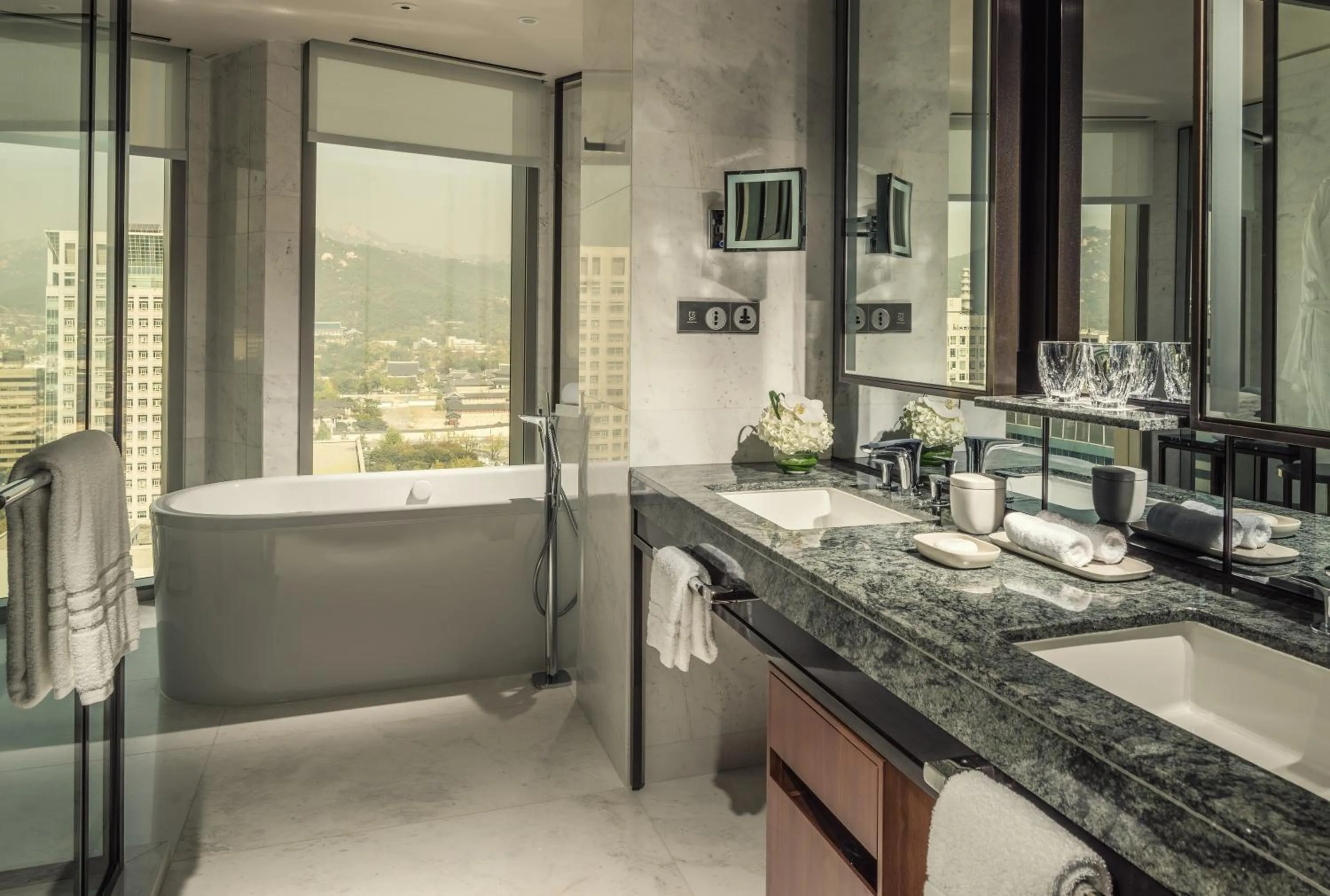 Shower in Four Seasons Hotel Seoul