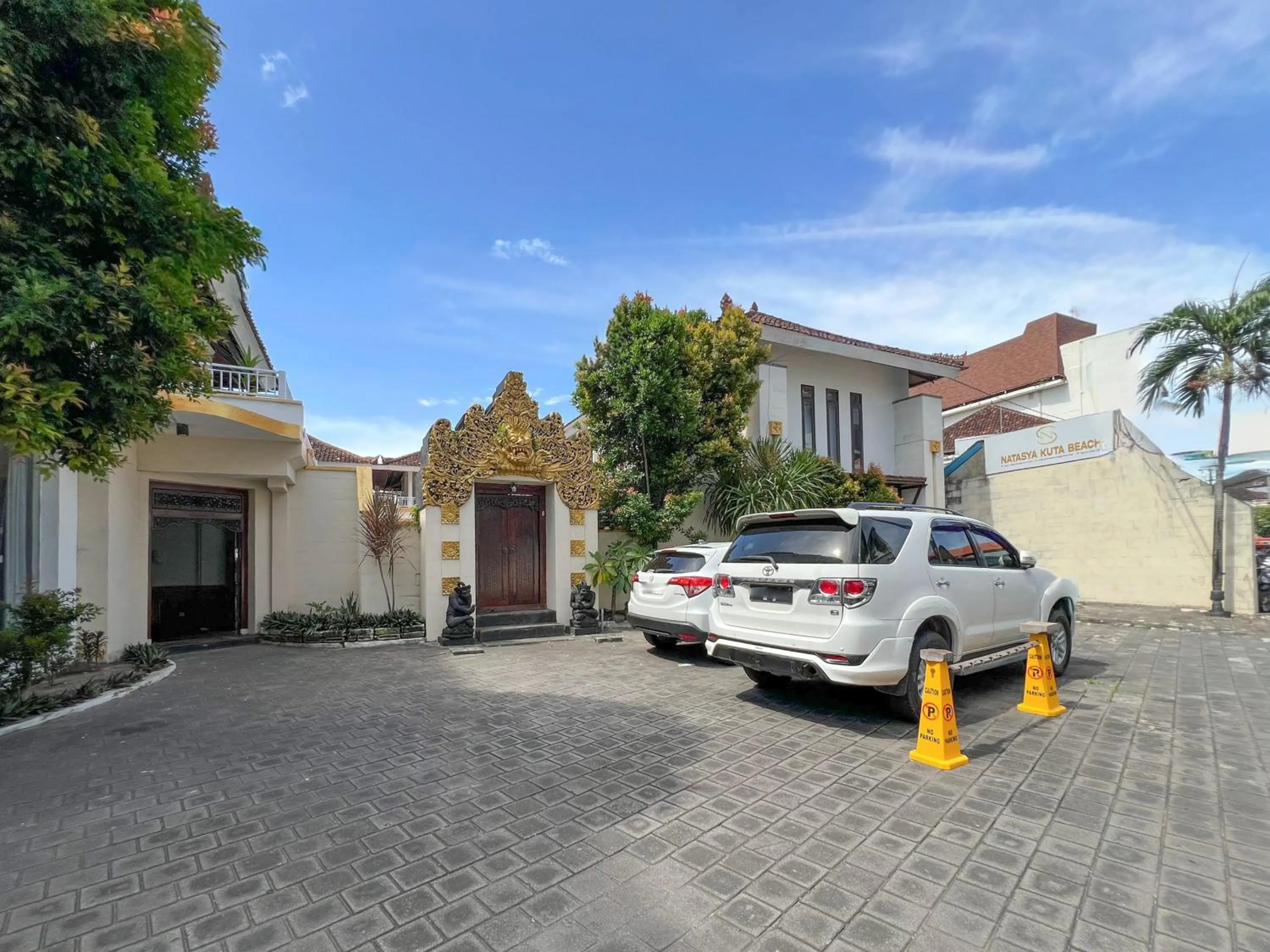 Parking in The Lavana Natasya Kuta Beach
