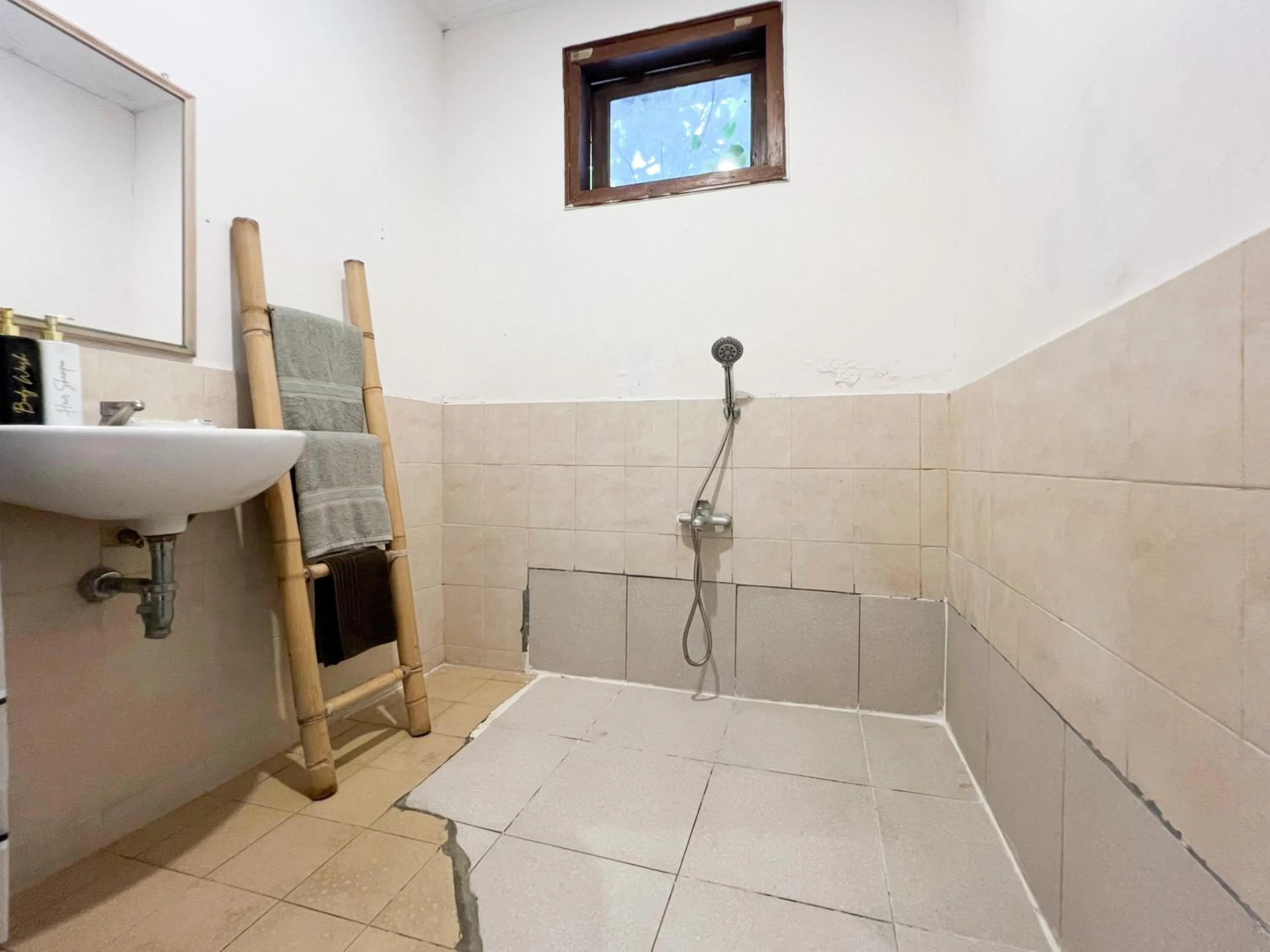 Bathroom in The Lavana Natasya Kuta Beach