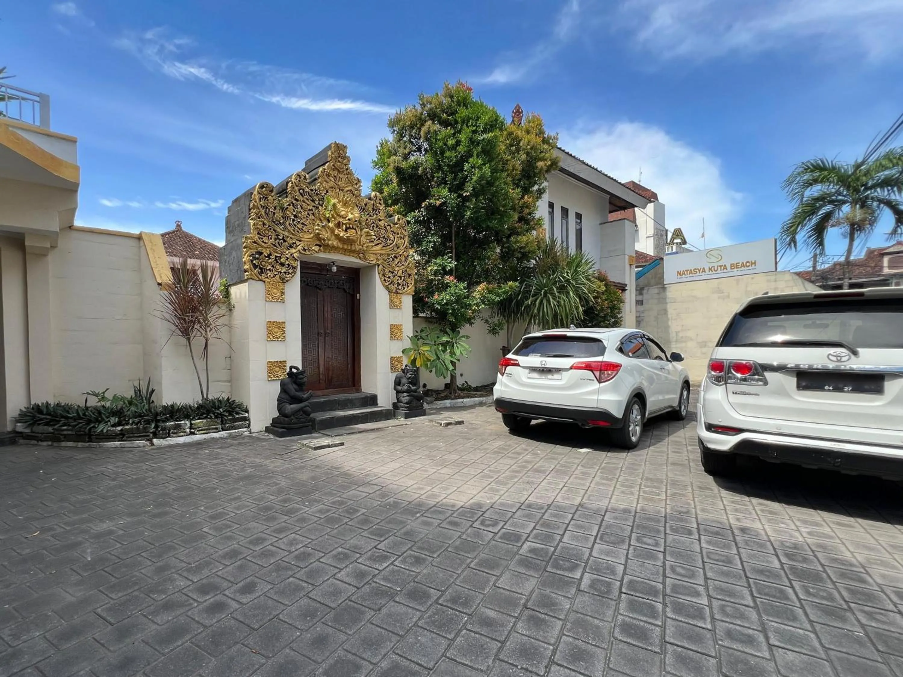 Parking in The Lavana Natasya Kuta Beach