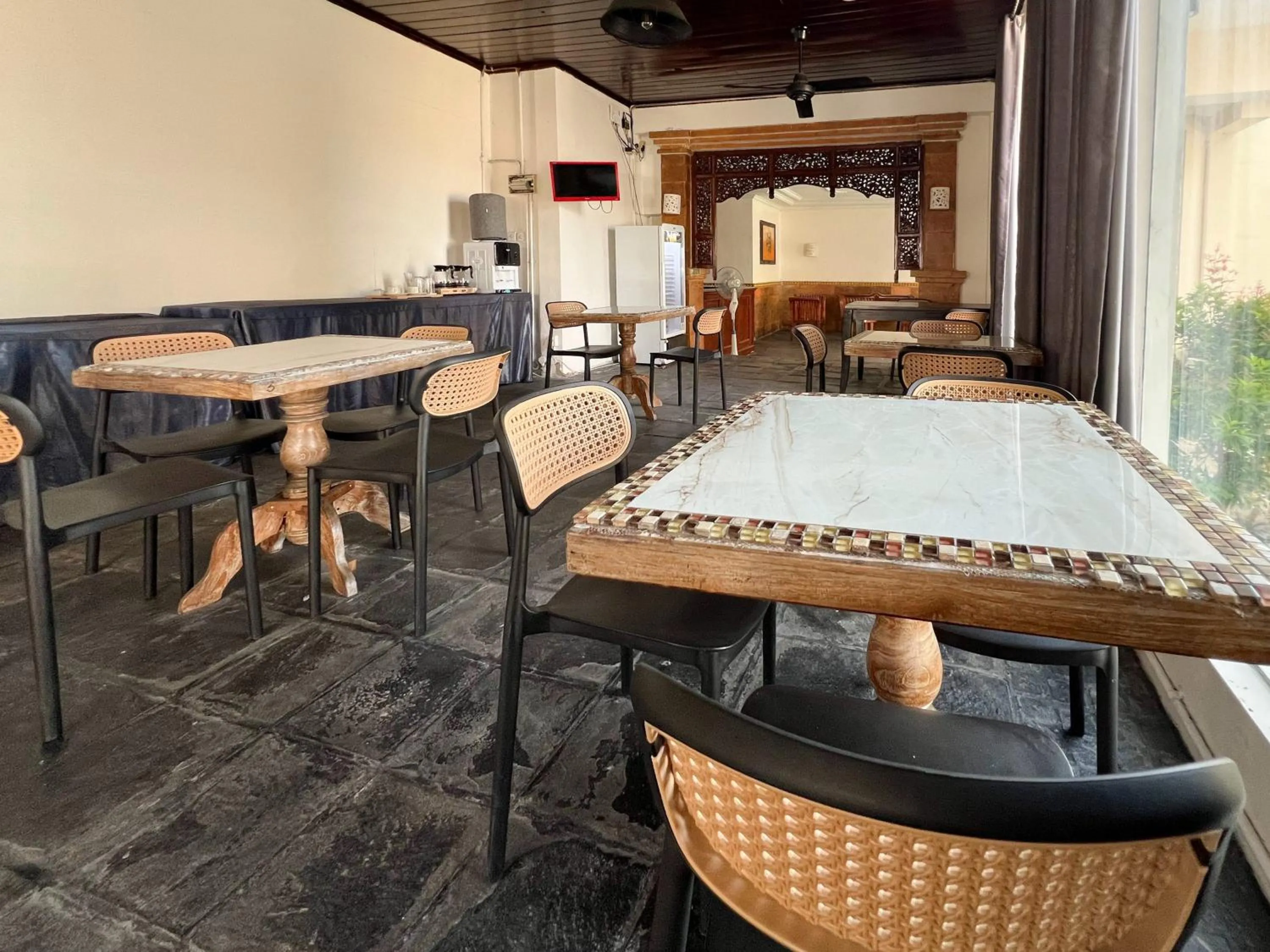 Restaurant/places to eat in The Lavana Natasya Kuta Beach