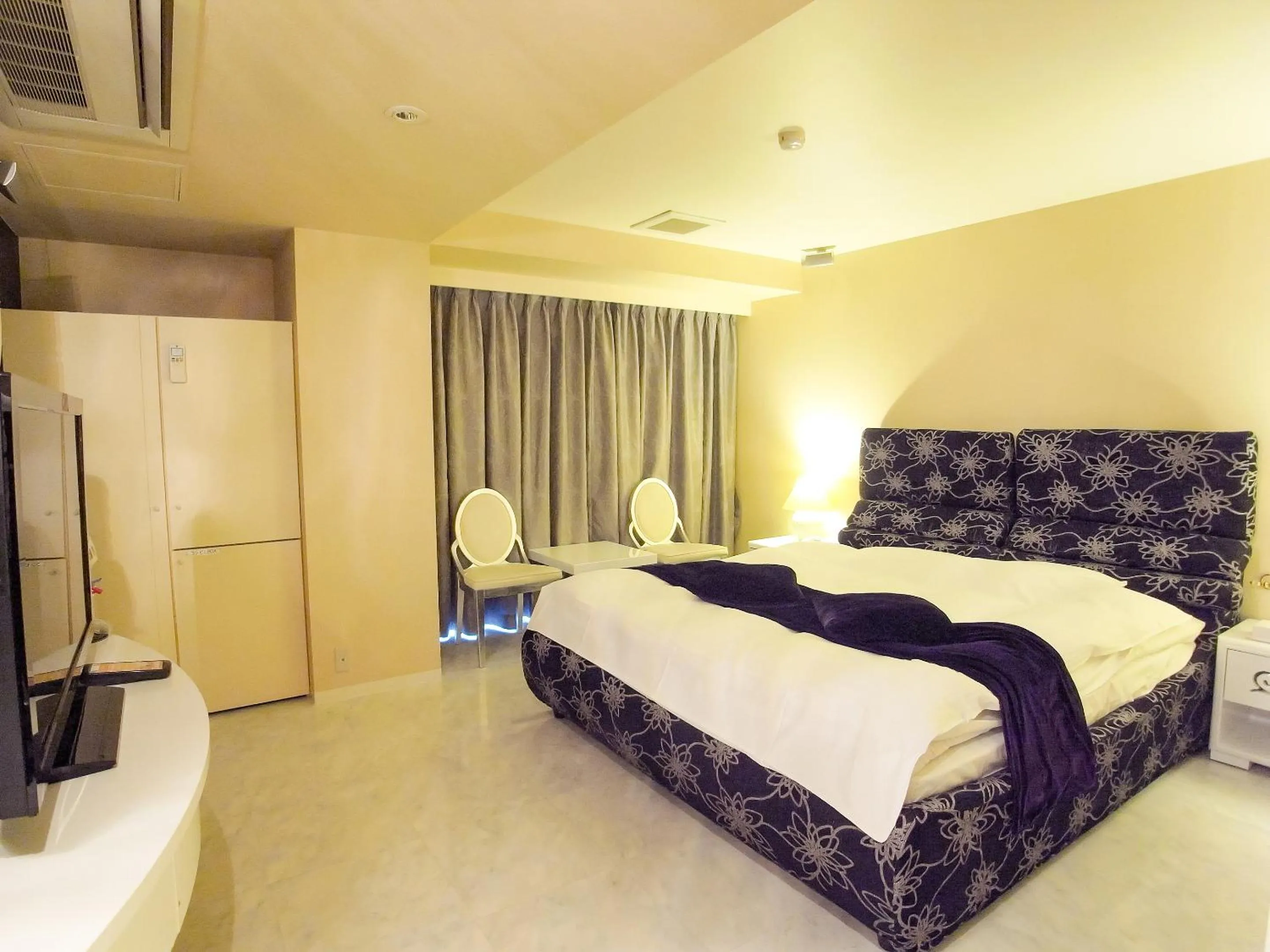 Bed in V Hotel (Adult Only)