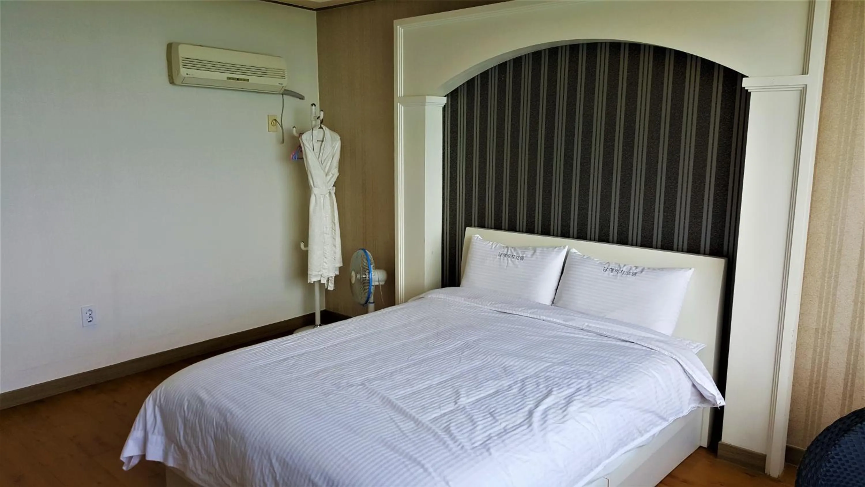 Bathroom, Bed in Namhae Beach Hotel