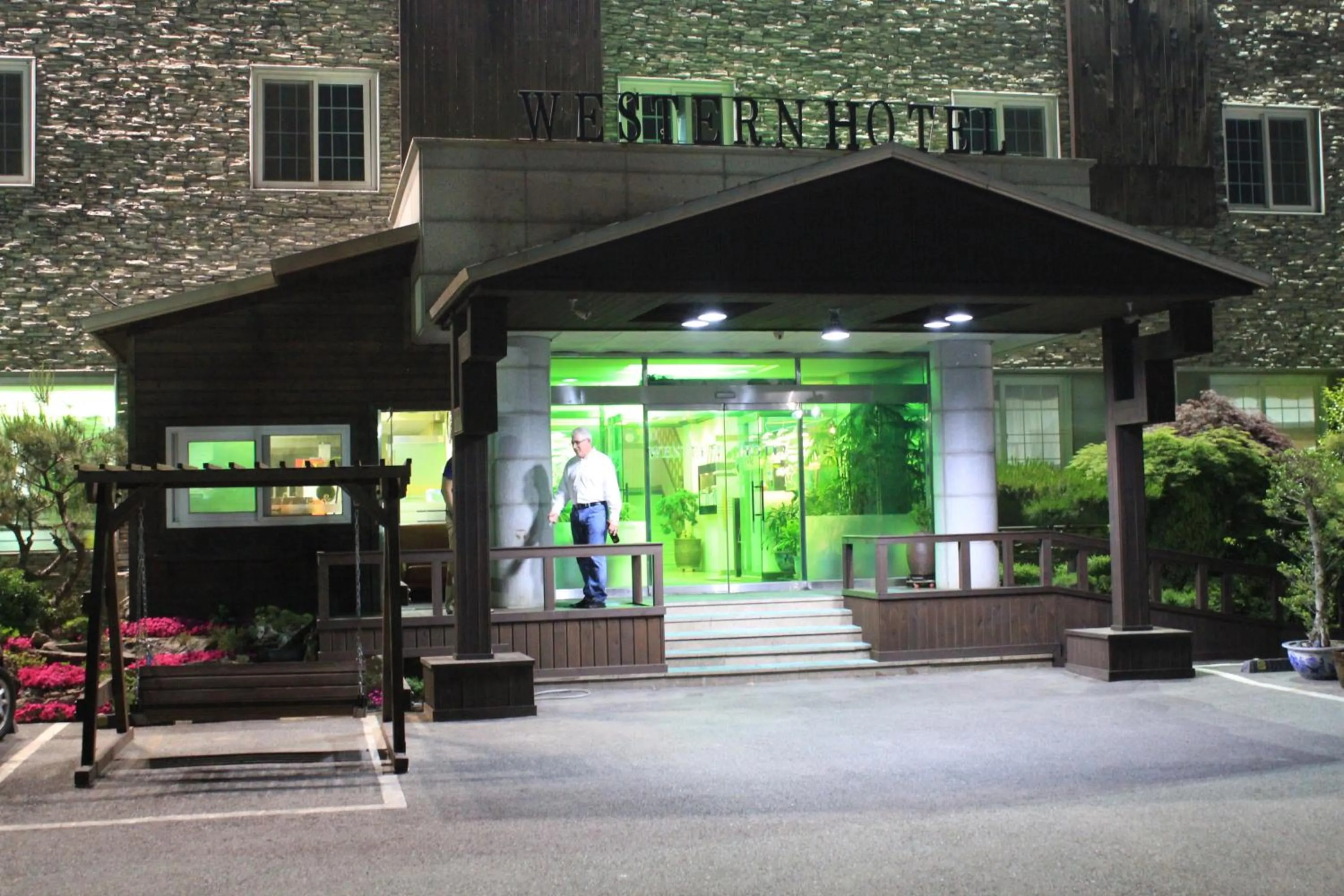 Facade/entrance in Gunsan Western Hotel