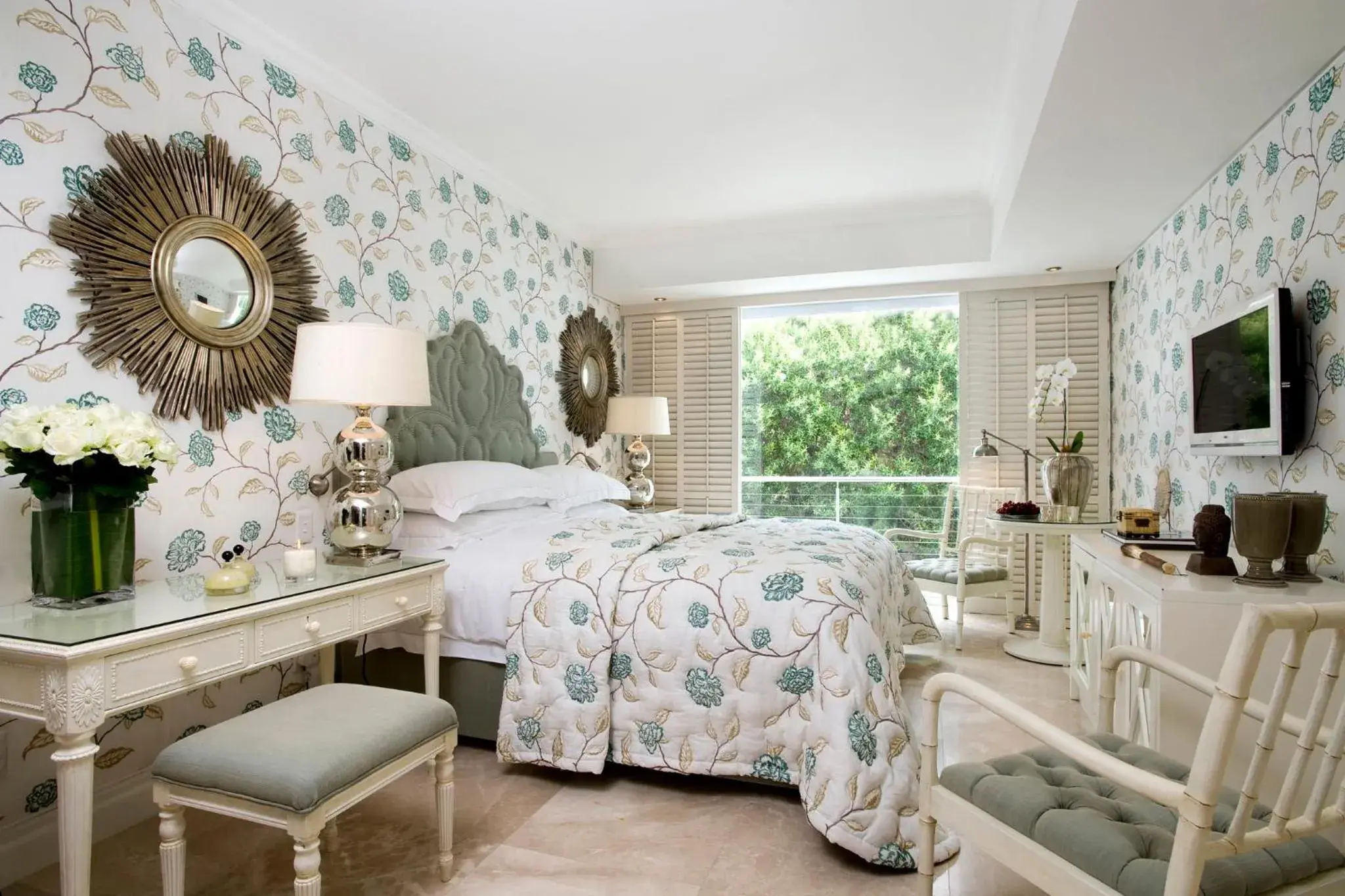 Deluxe King Room in Twelve Apostles Hotel & Spa Deluxe King Room in Twelve Apostles Hotel & Spa