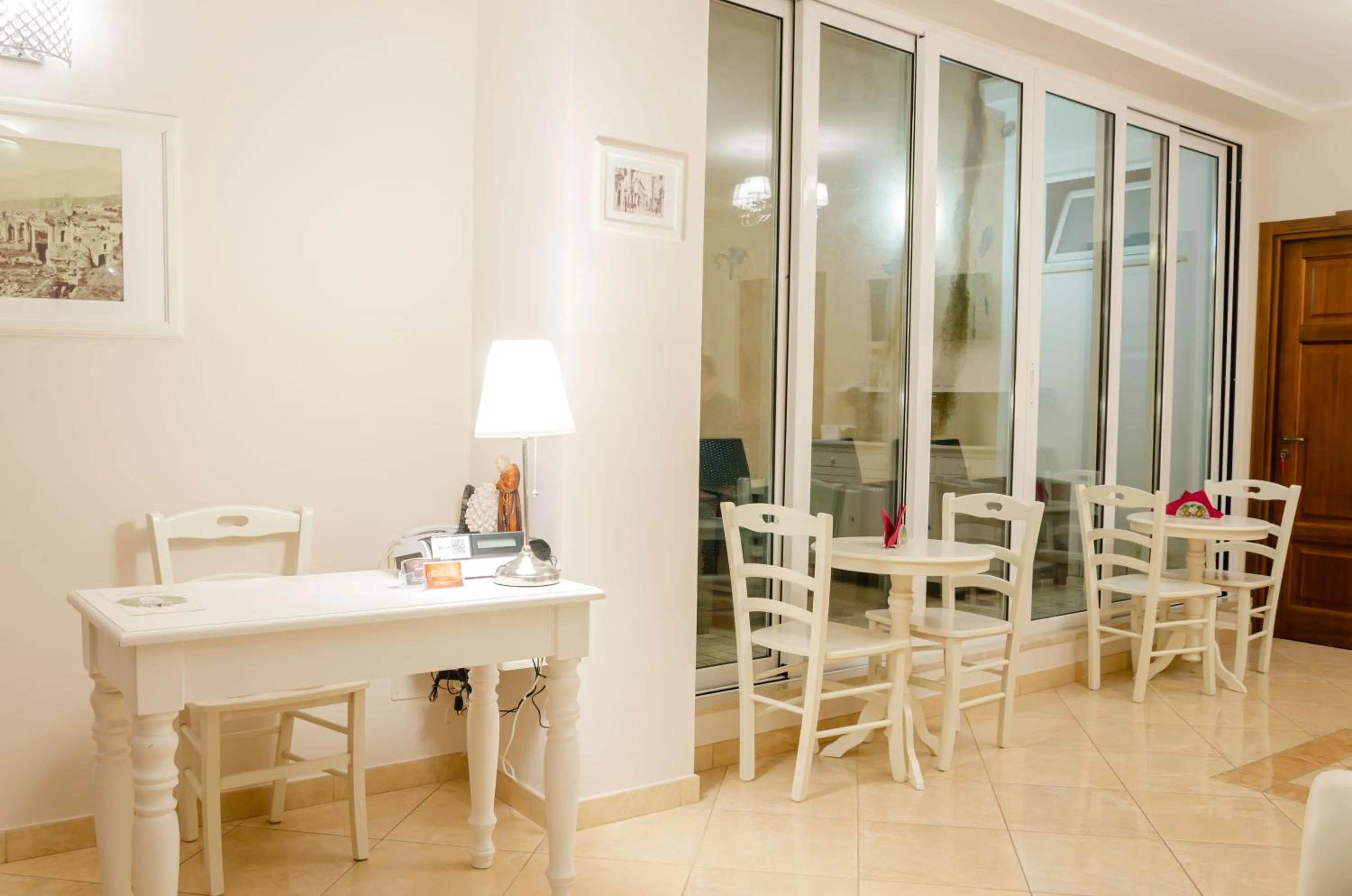 Communal lounge/ TV room in Taormina B&B