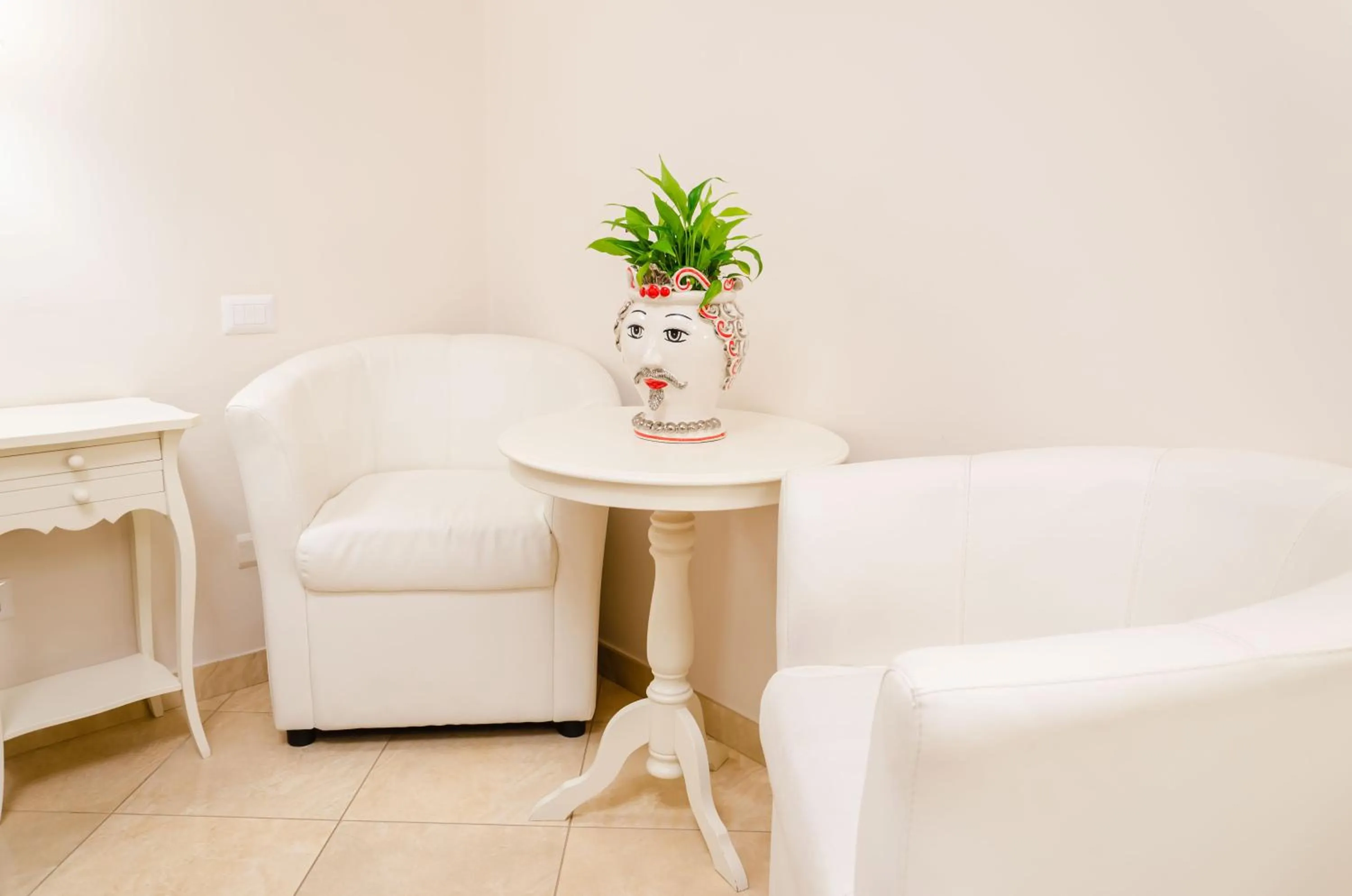 Decorative detail in Taormina B&B