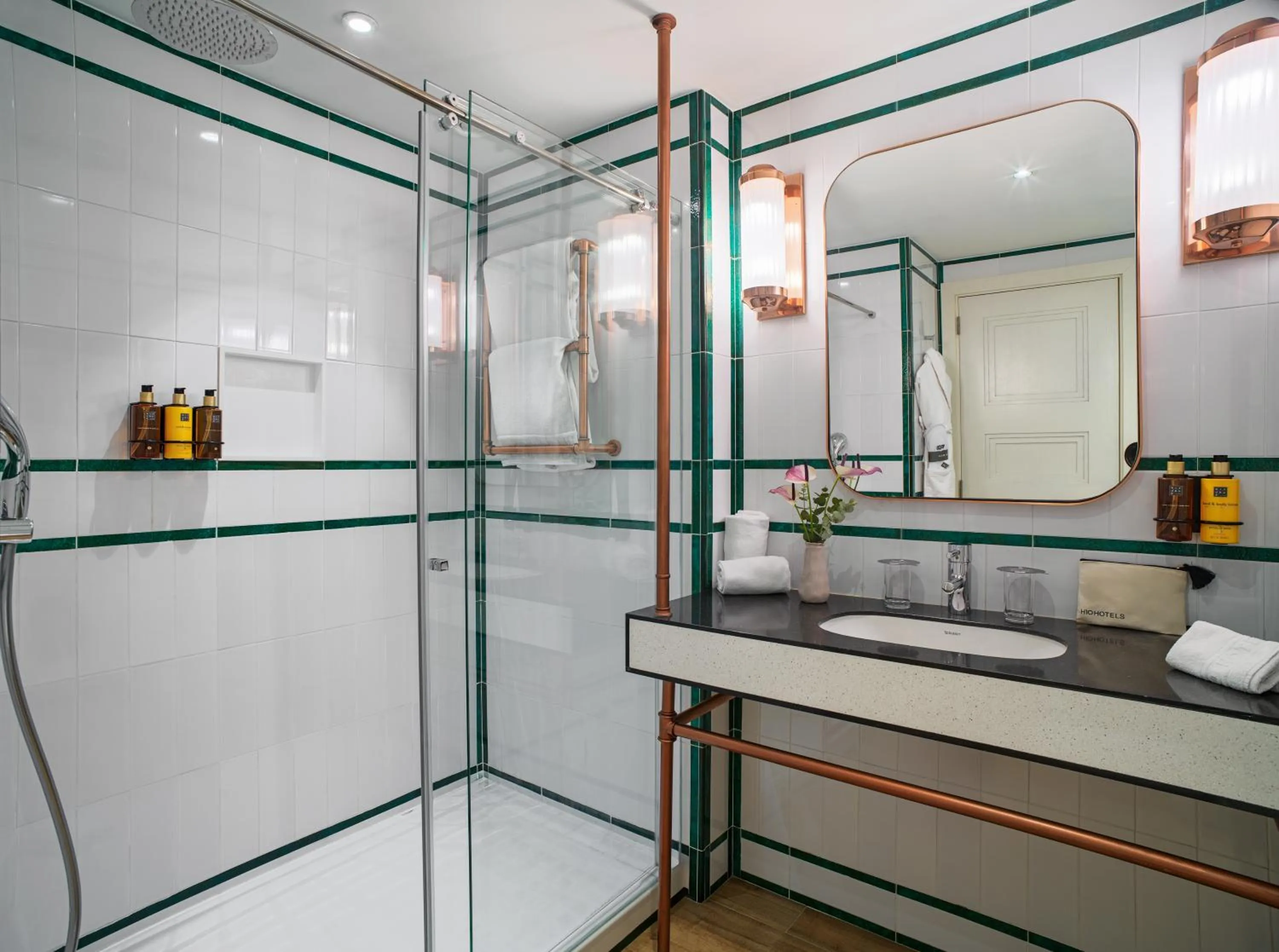 Bathroom in H10 Cubik 4* Sup