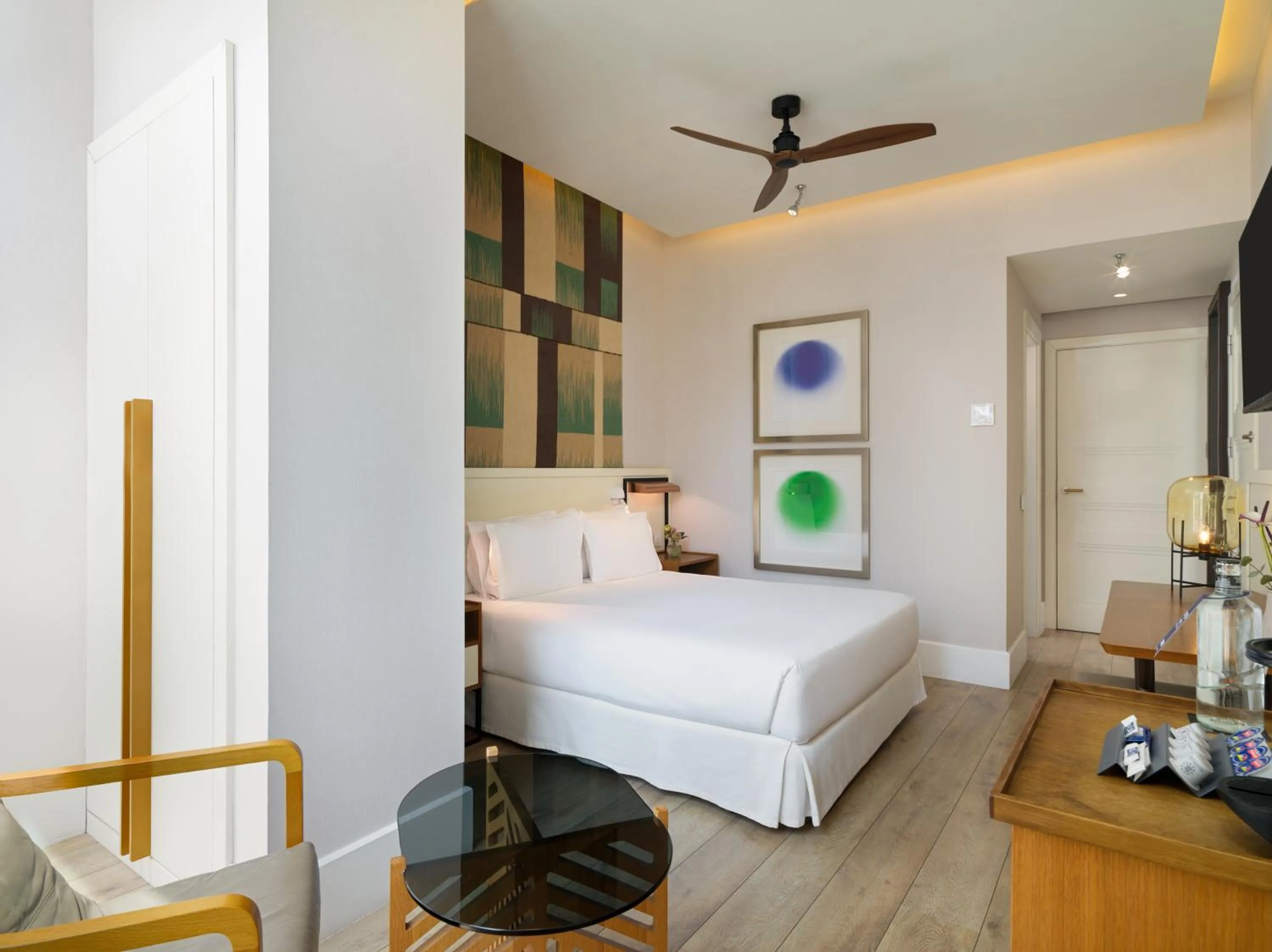 Bedroom, Bed in H10 Cubik 4* Sup