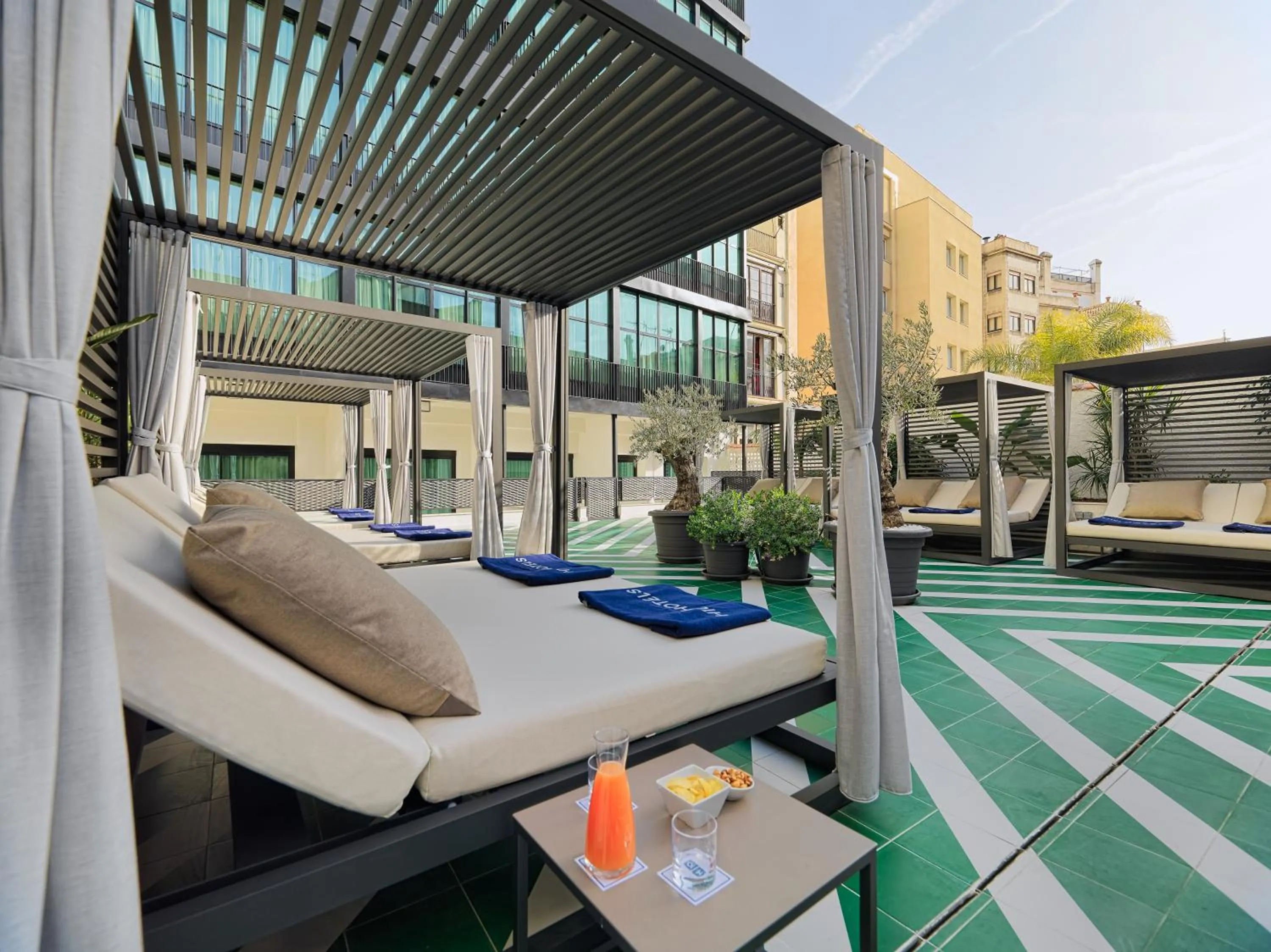 Balcony/Terrace in H10 Cubik 4* Sup