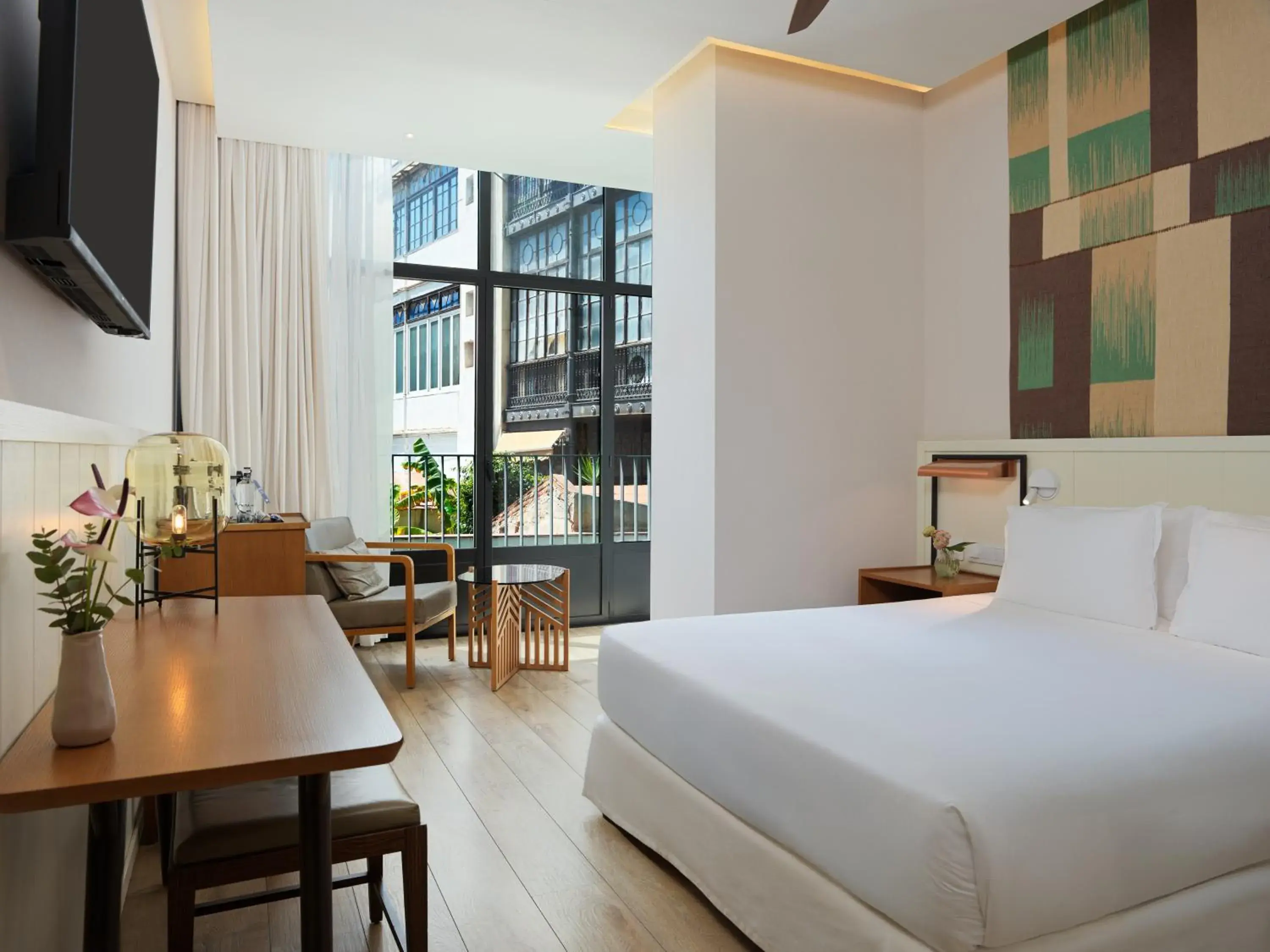 Classic Double or Twin Room with City View in H10 Cubik 4* Sup Classic Double or Twin Room with City View in H10 Cubik 4* Sup