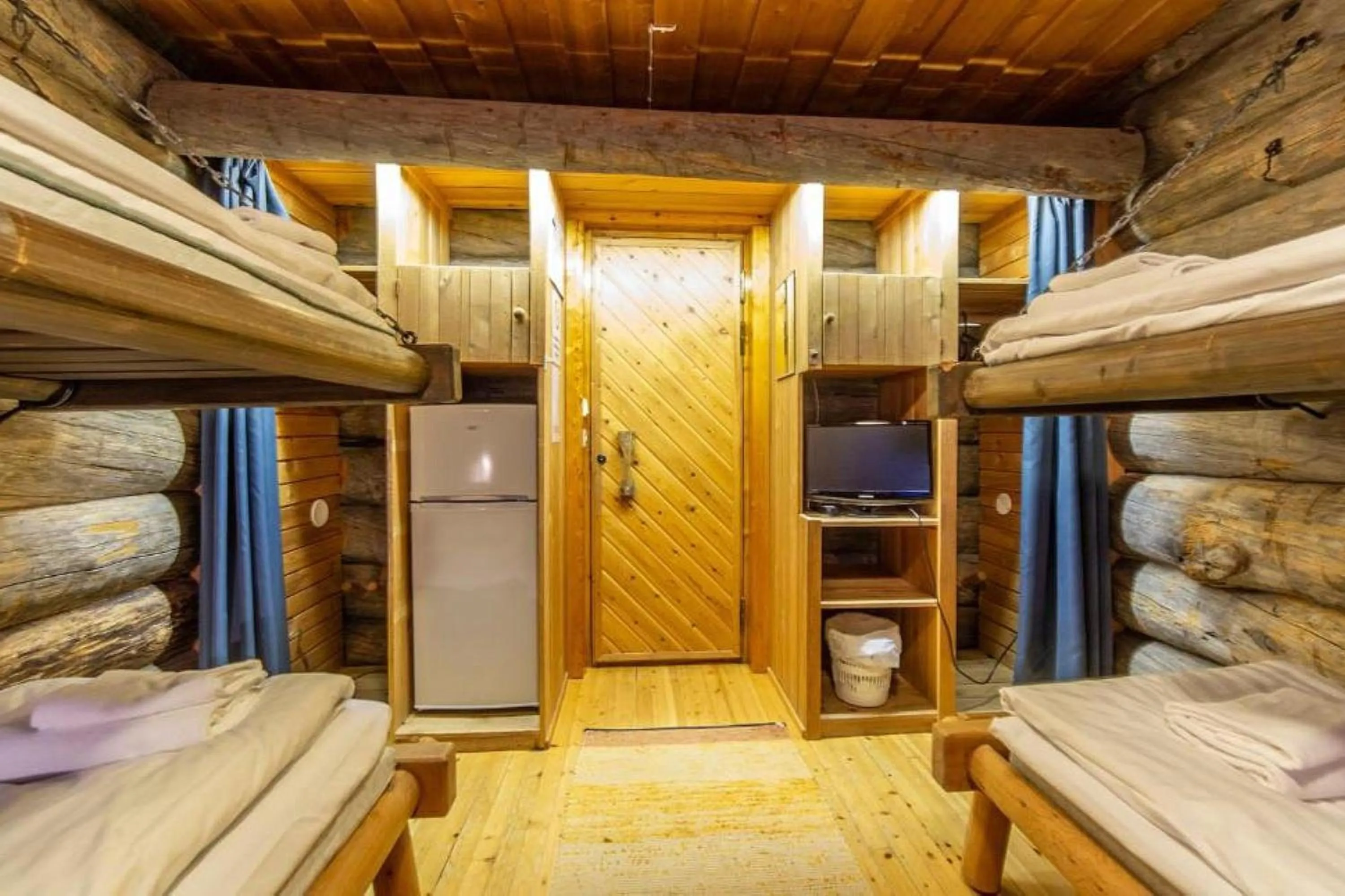 TV and multimedia, Bed in Kuukkeli Log Houses Porakka Inn