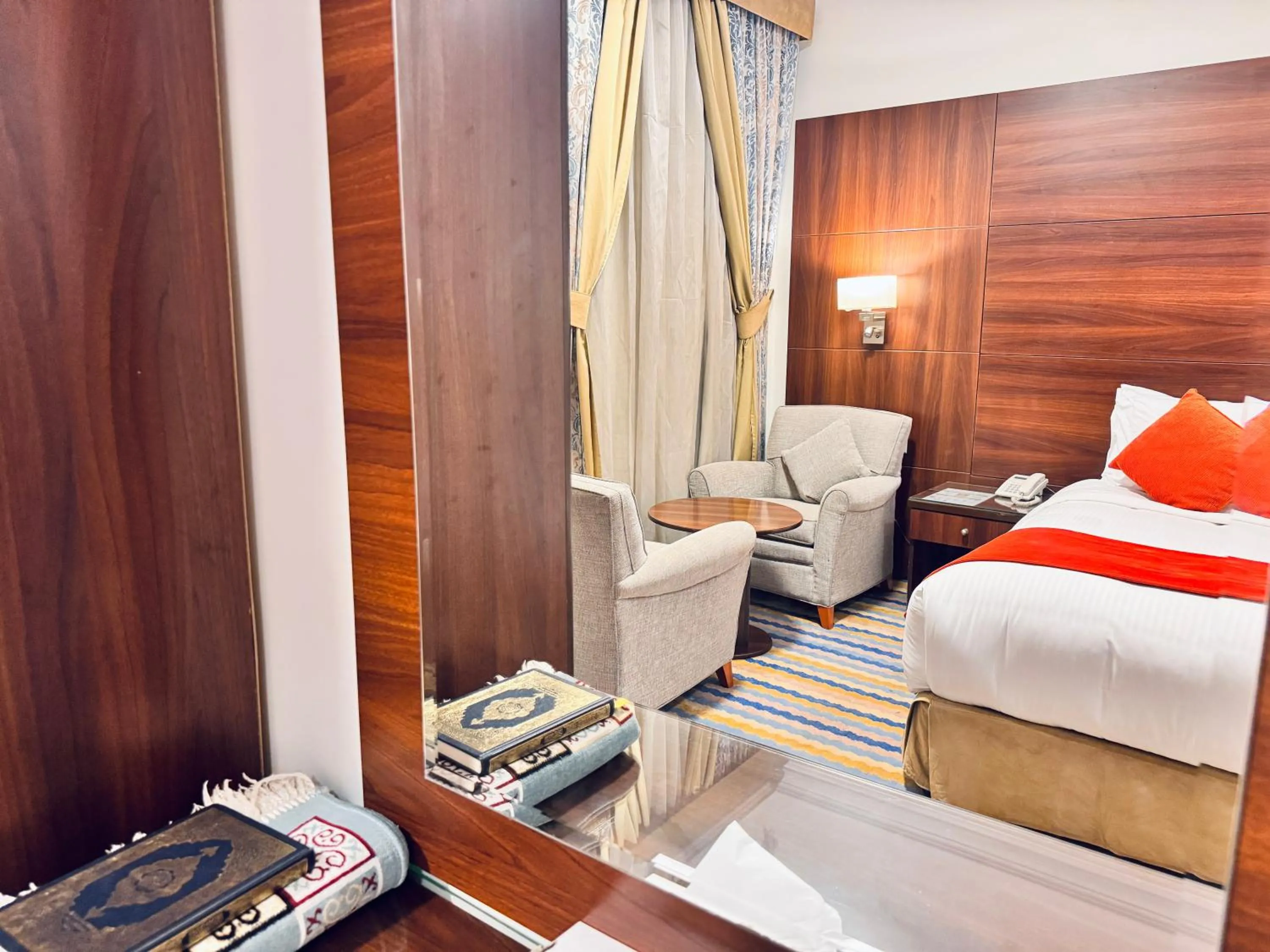 Bed in Rowaa Lindy Hotel Makkah
