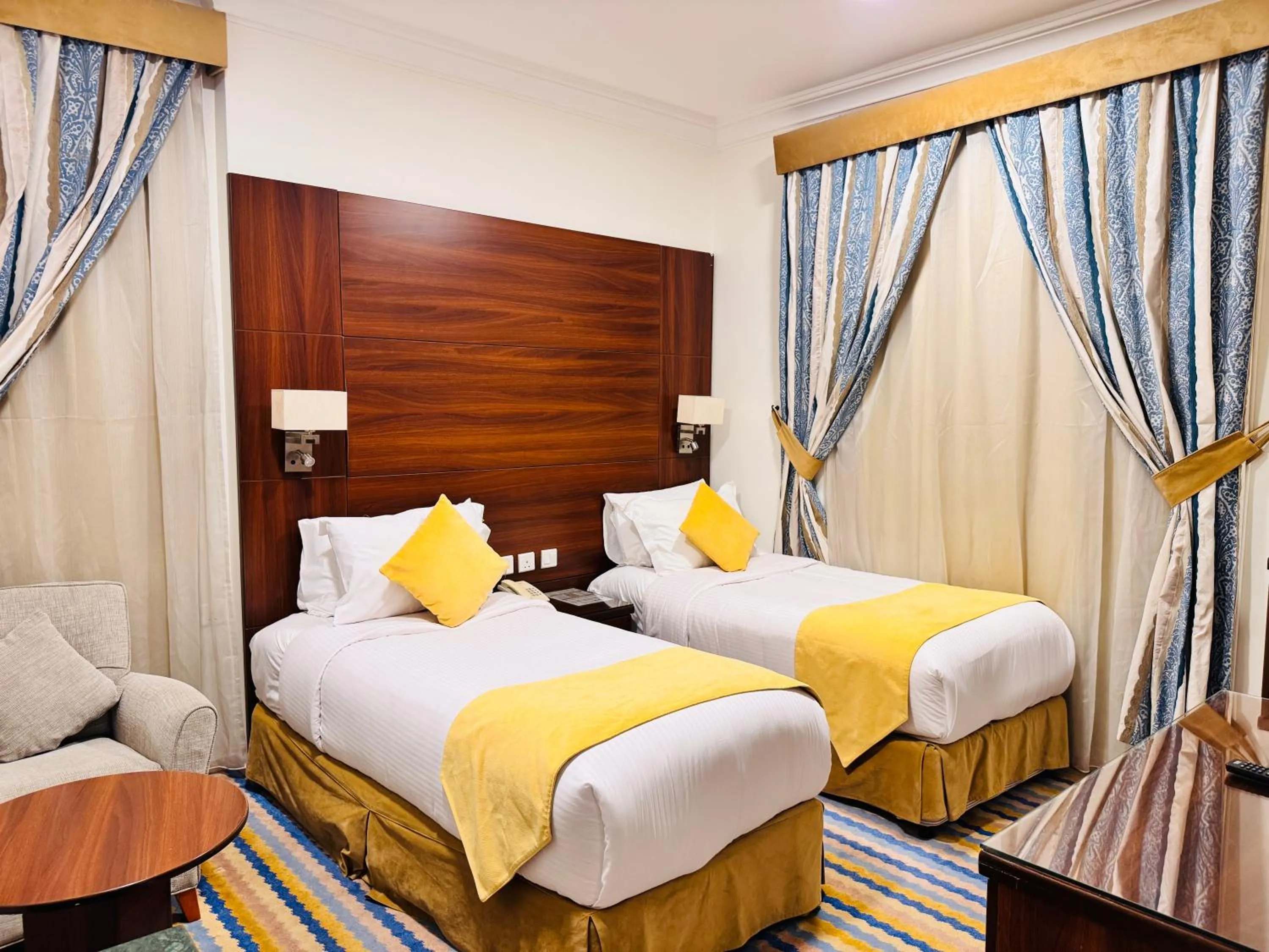 Bed in Rowaa Lindy Hotel Makkah