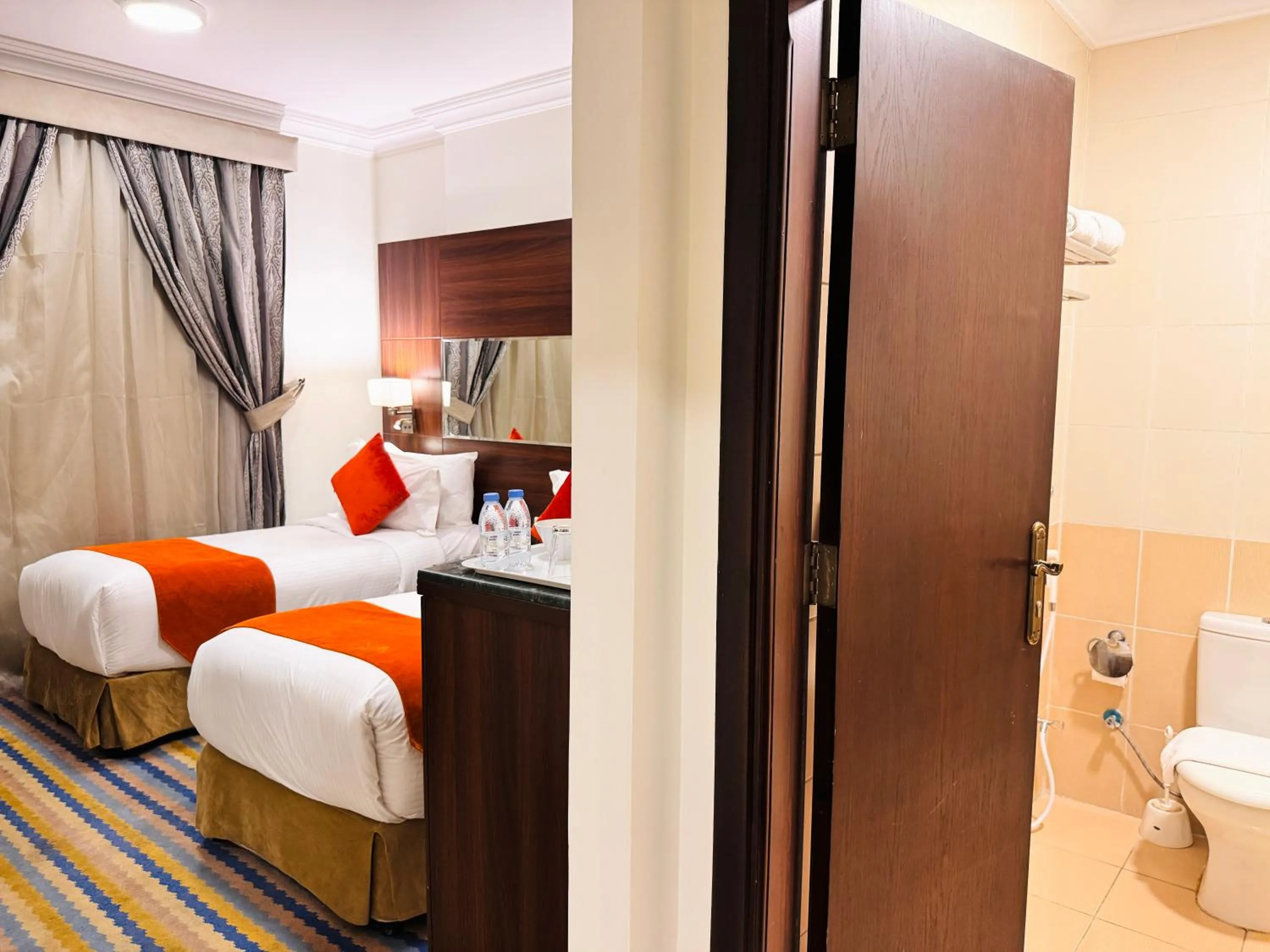 Bed in Rowaa Lindy Hotel Makkah