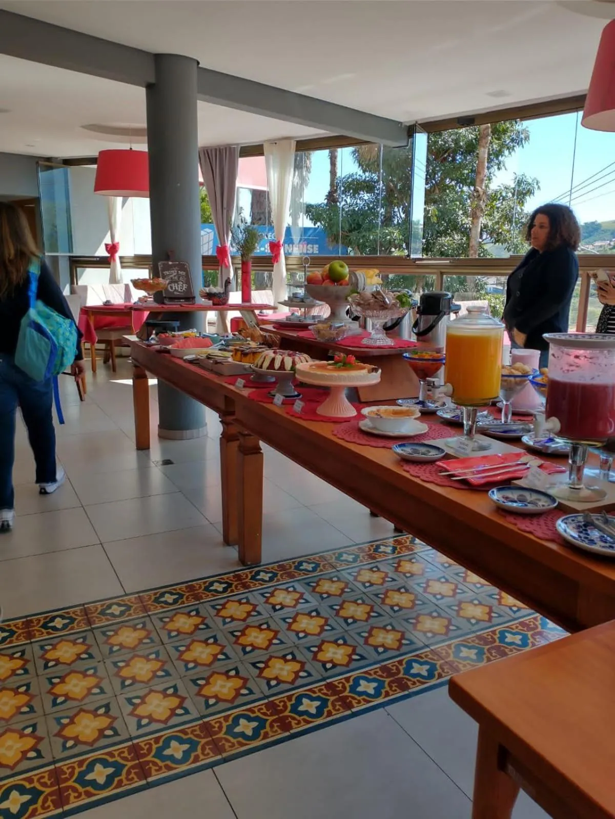 Buffet breakfast in Vivas Hotel e Casa