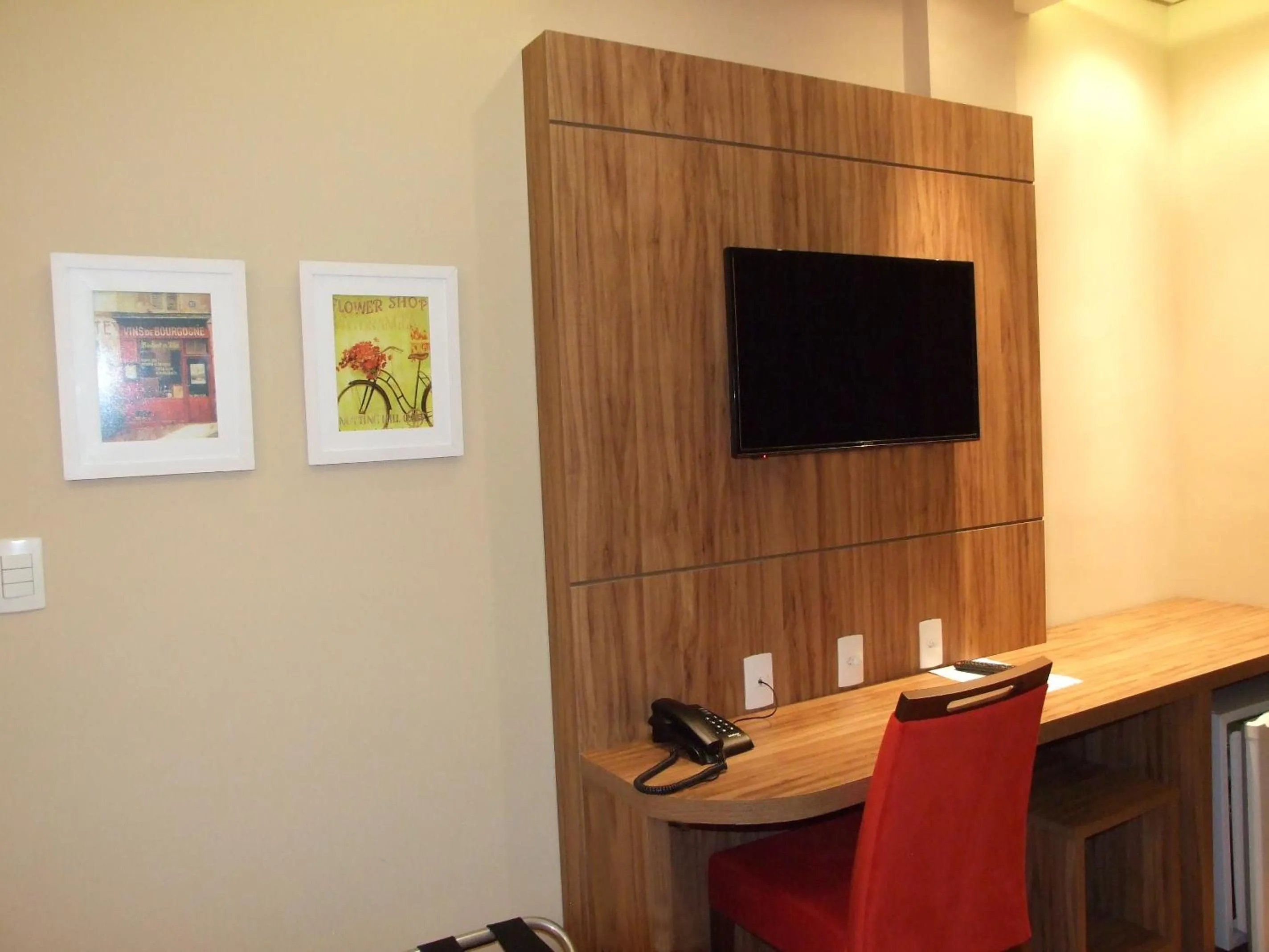 TV and multimedia in Vivas Hotel e Casa
