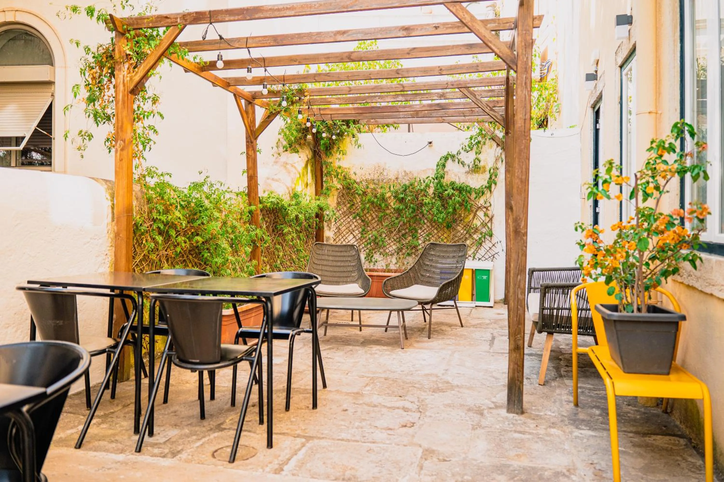 Balcony/Terrace in Casa do Jasmim by Shiadu