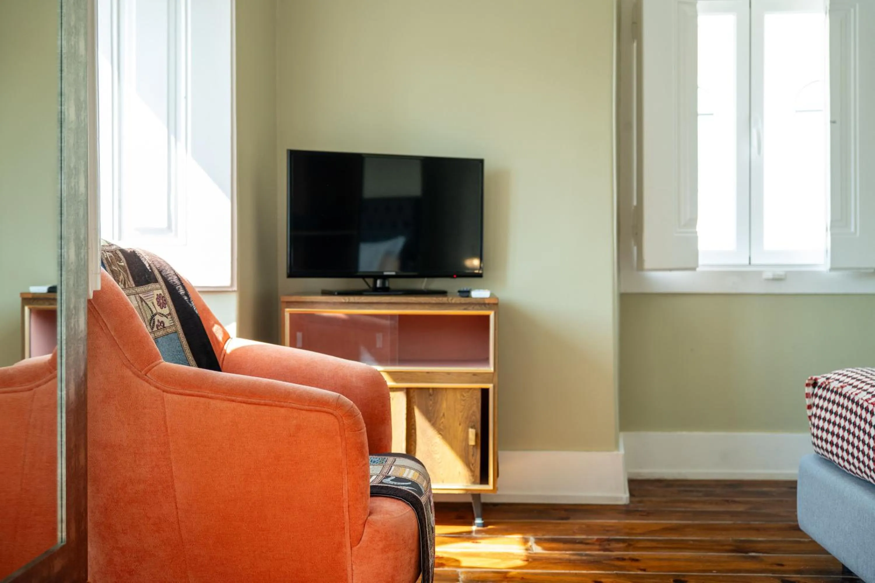 TV and multimedia in Casa do Jasmim by Shiadu