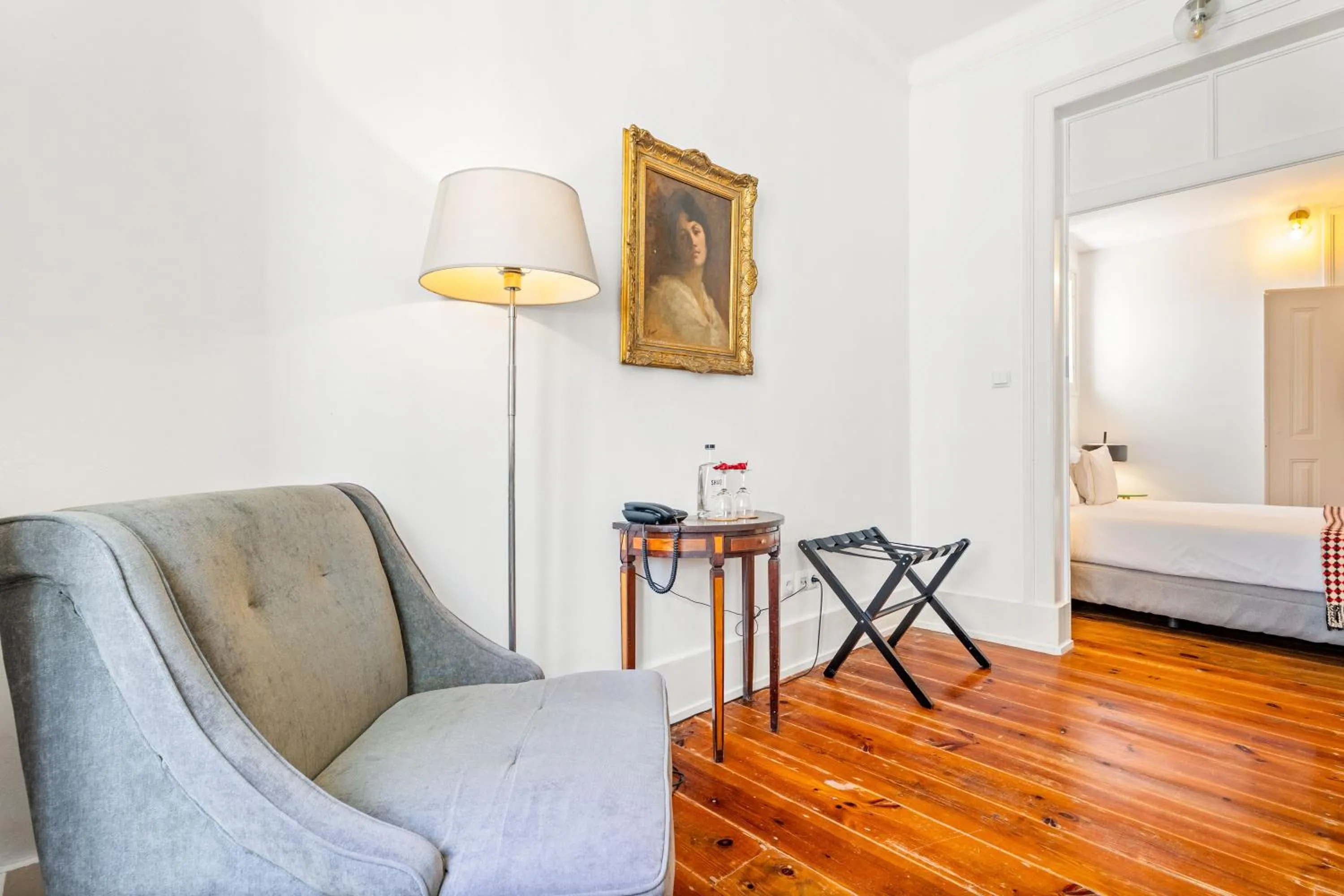 Seating area, Bed in Casa do Jasmim by Shiadu