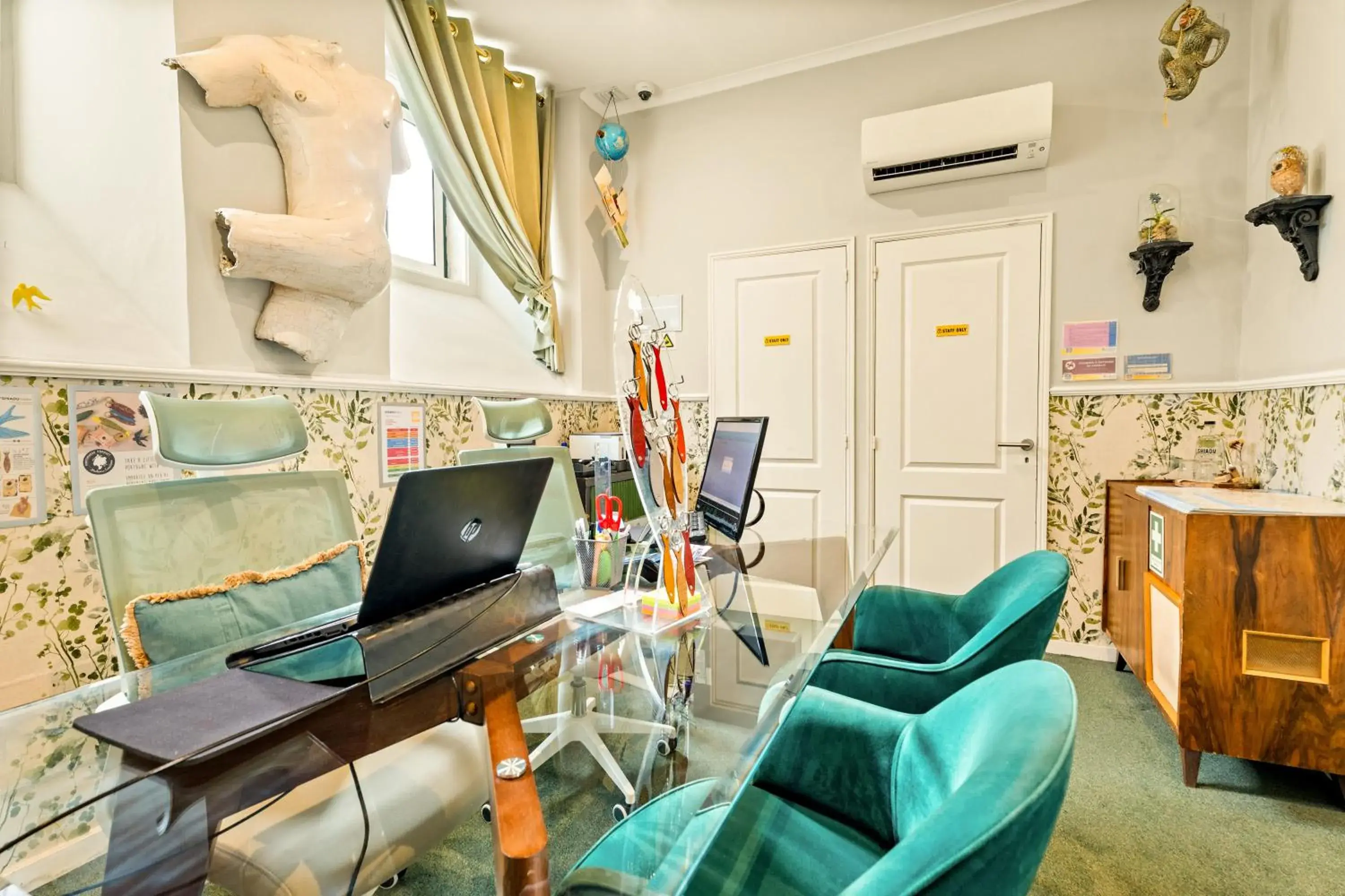 Lobby or reception in Casa do Jasmim by Shiadu Lobby or reception in Casa do Jasmim by Shiadu