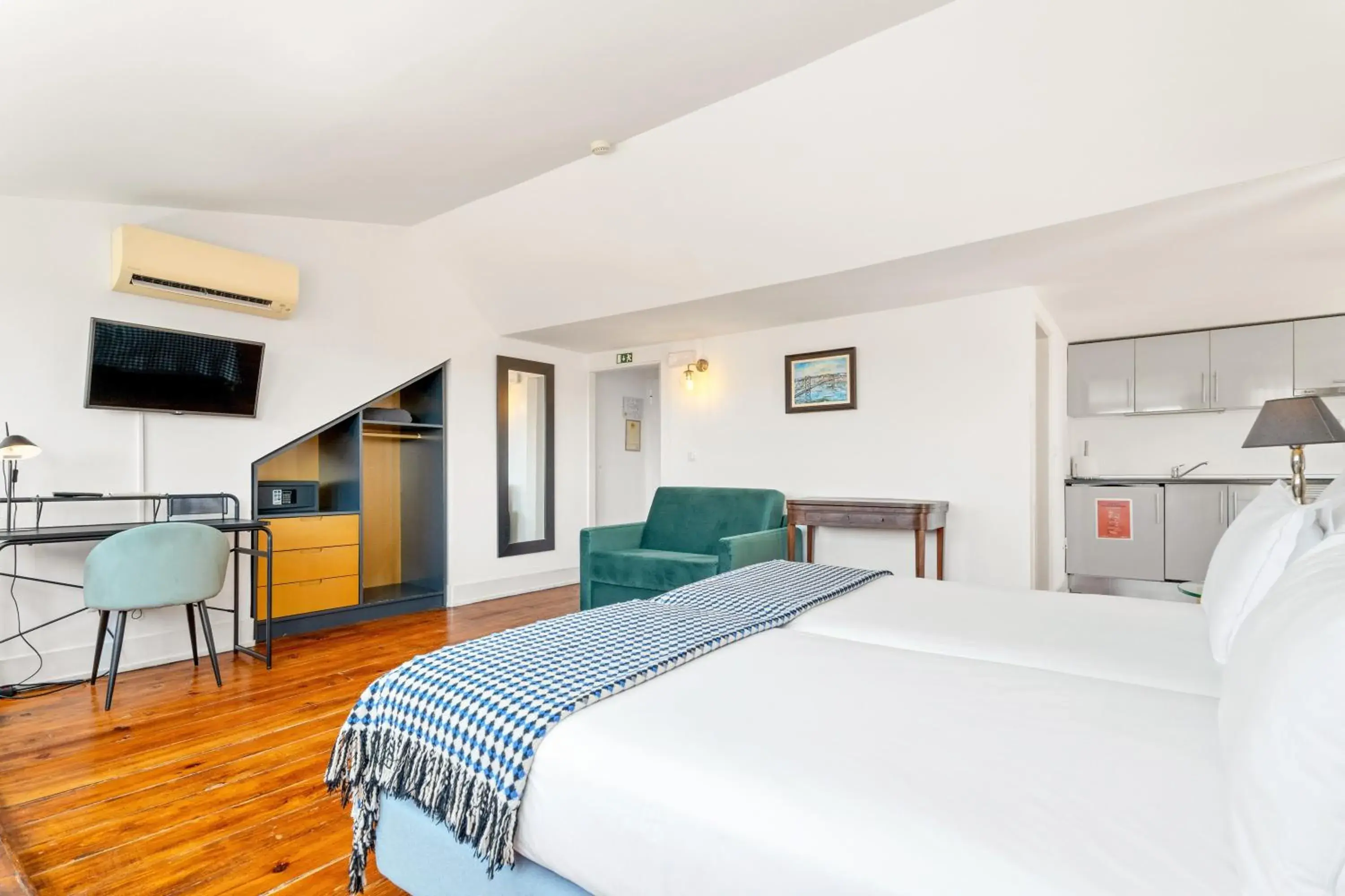 Triple Room in Casa do Jasmim by Shiadu Triple Room in Casa do Jasmim by Shiadu