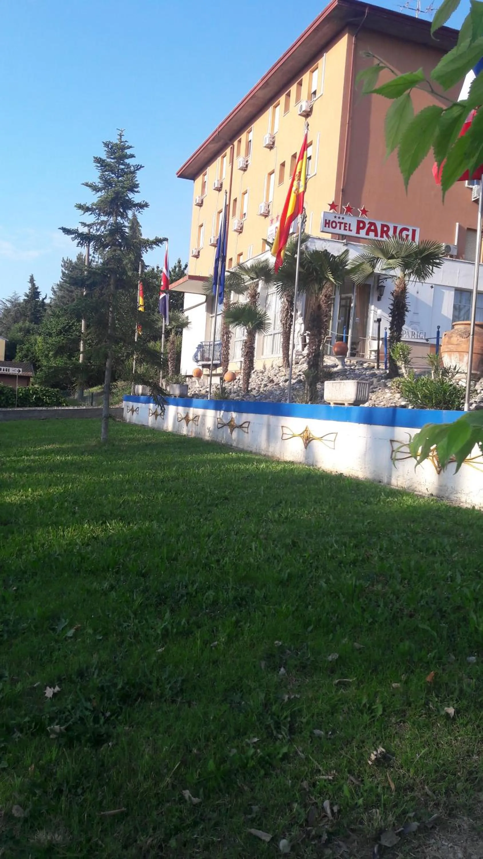 Property building in Hotel Parigi