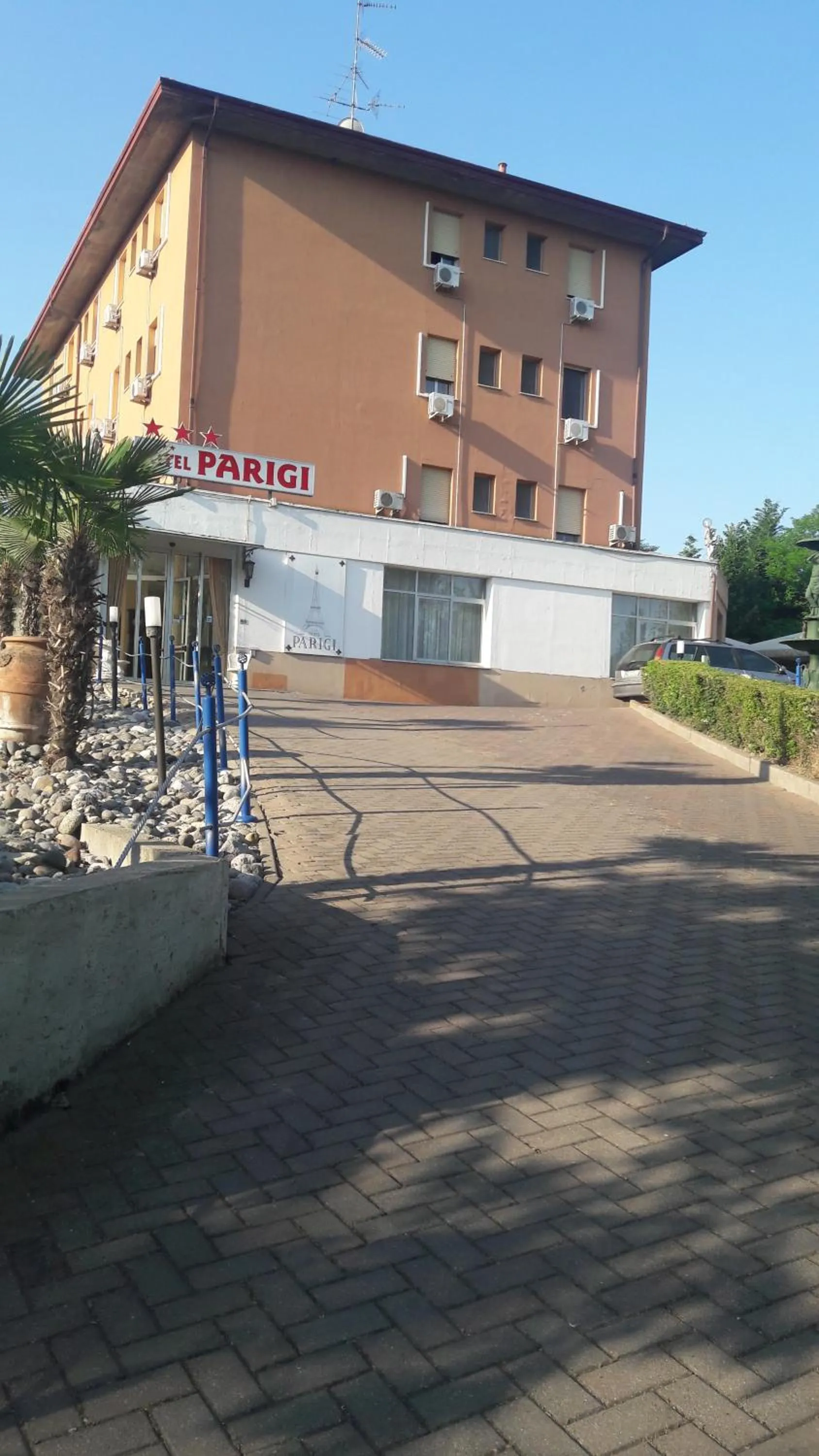 Property building in Hotel Parigi