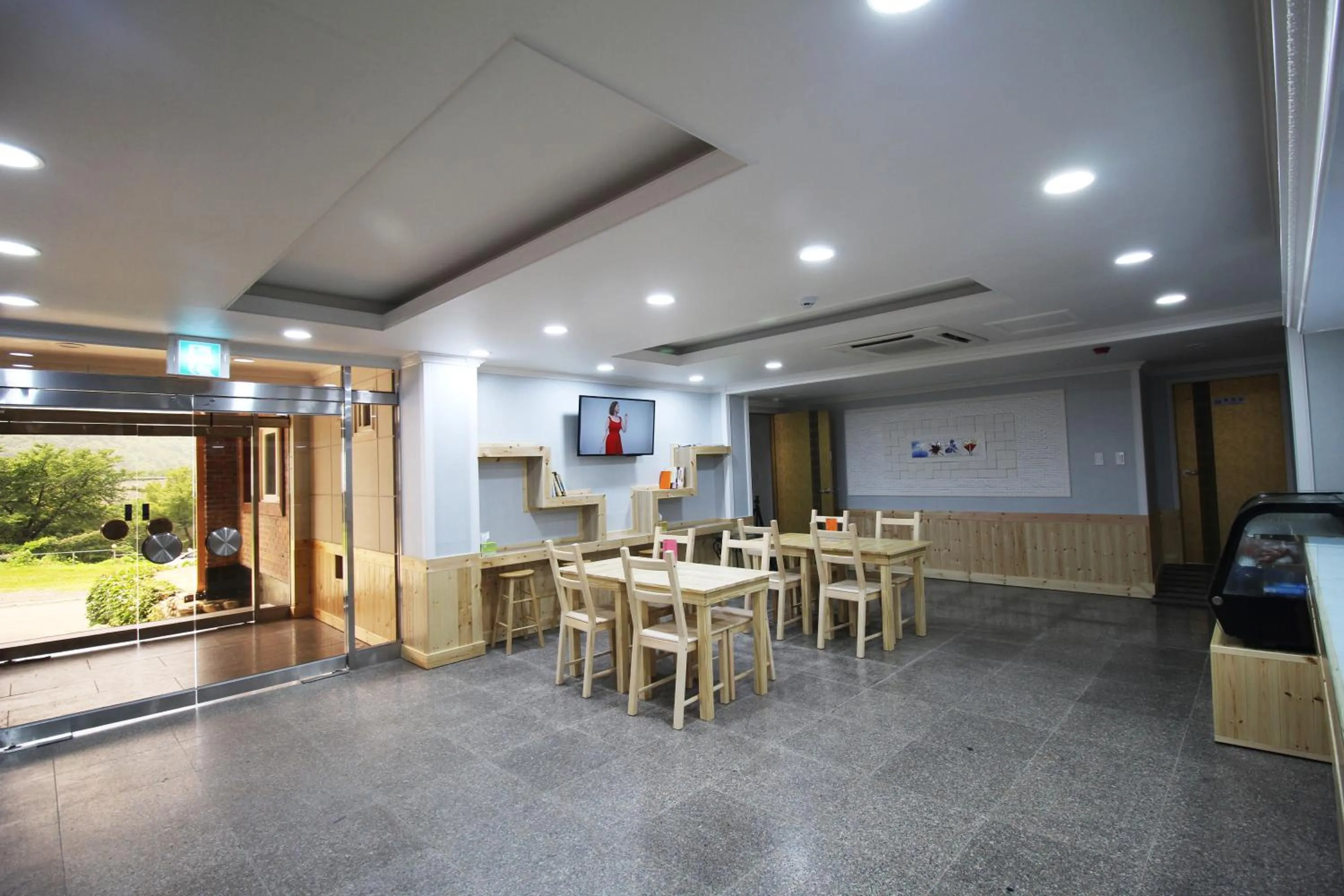 Restaurant/places to eat in The Red House