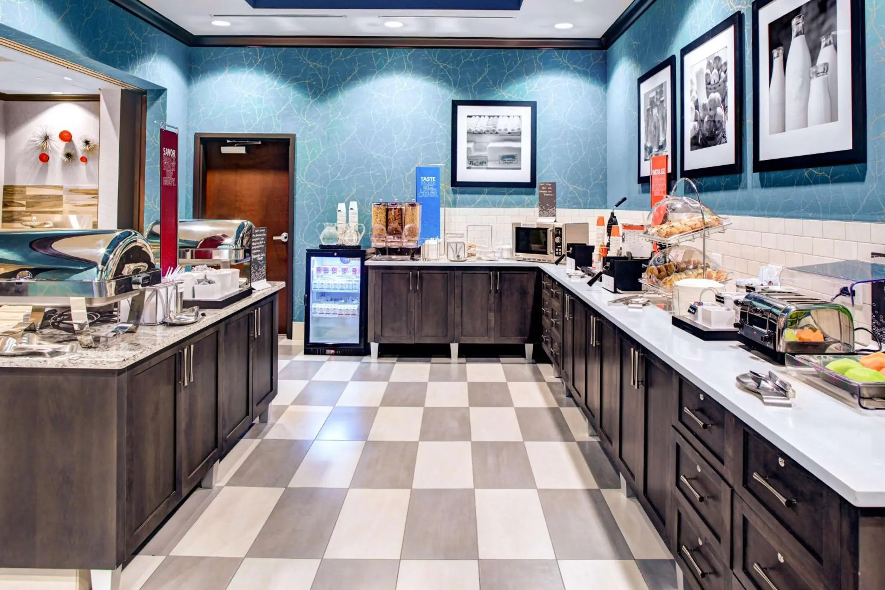 Breakfast in Hampton Inn & Suites by Hilton Atlanta Perimeter Dunwoody Breakfast in Hampton Inn & Suites by Hilton Atlanta Perimeter Dunwoody