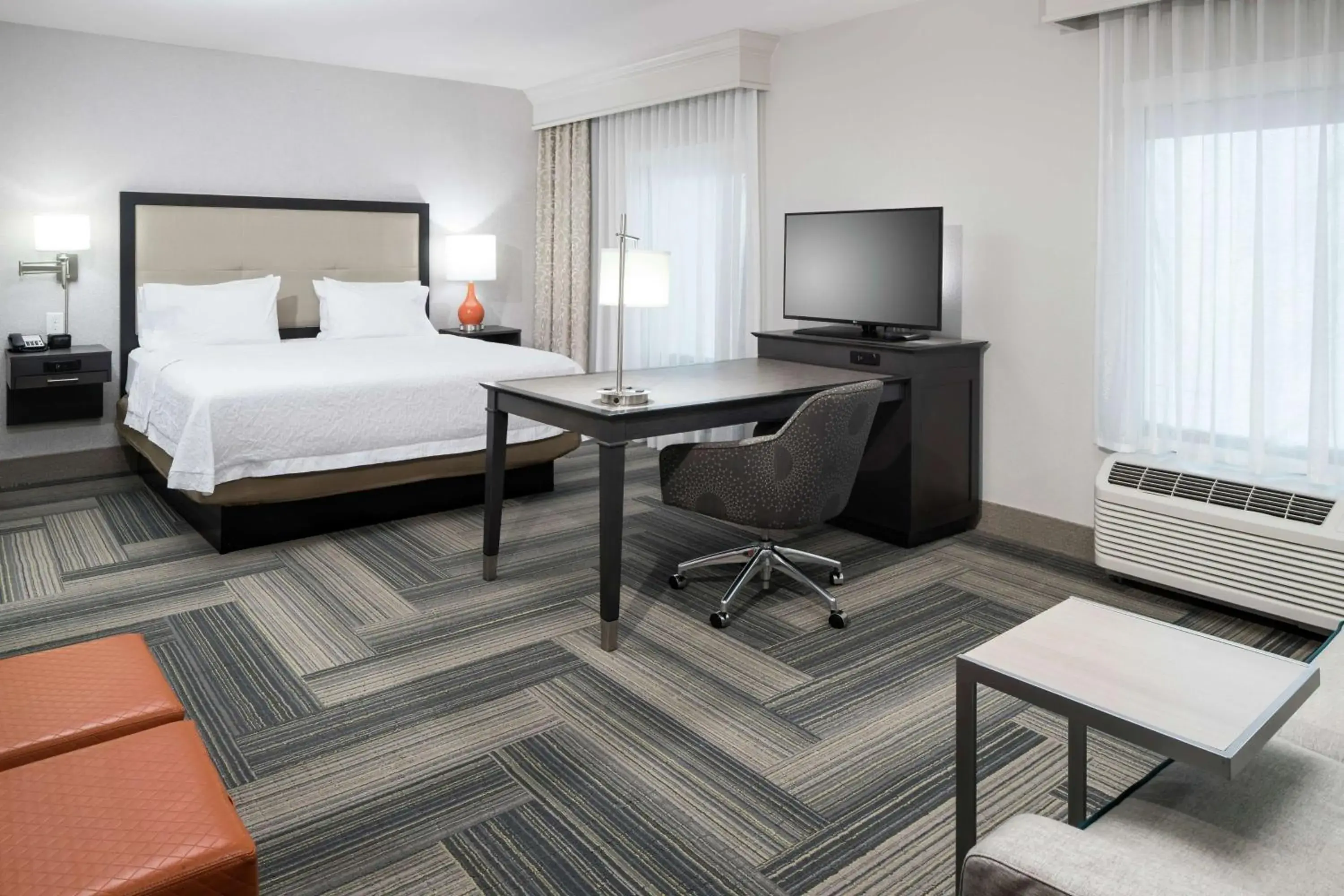 King Studio Suite with Sofa Bed - Hearing Access/Non-Smoking in Hampton Inn & Suites by Hilton Atlanta Perimeter Dunwoody King Studio Suite with Sofa Bed - Hearing Access/Non-Smoking in Hampton Inn & Suites by Hilton Atlanta Perimeter Dunwoody