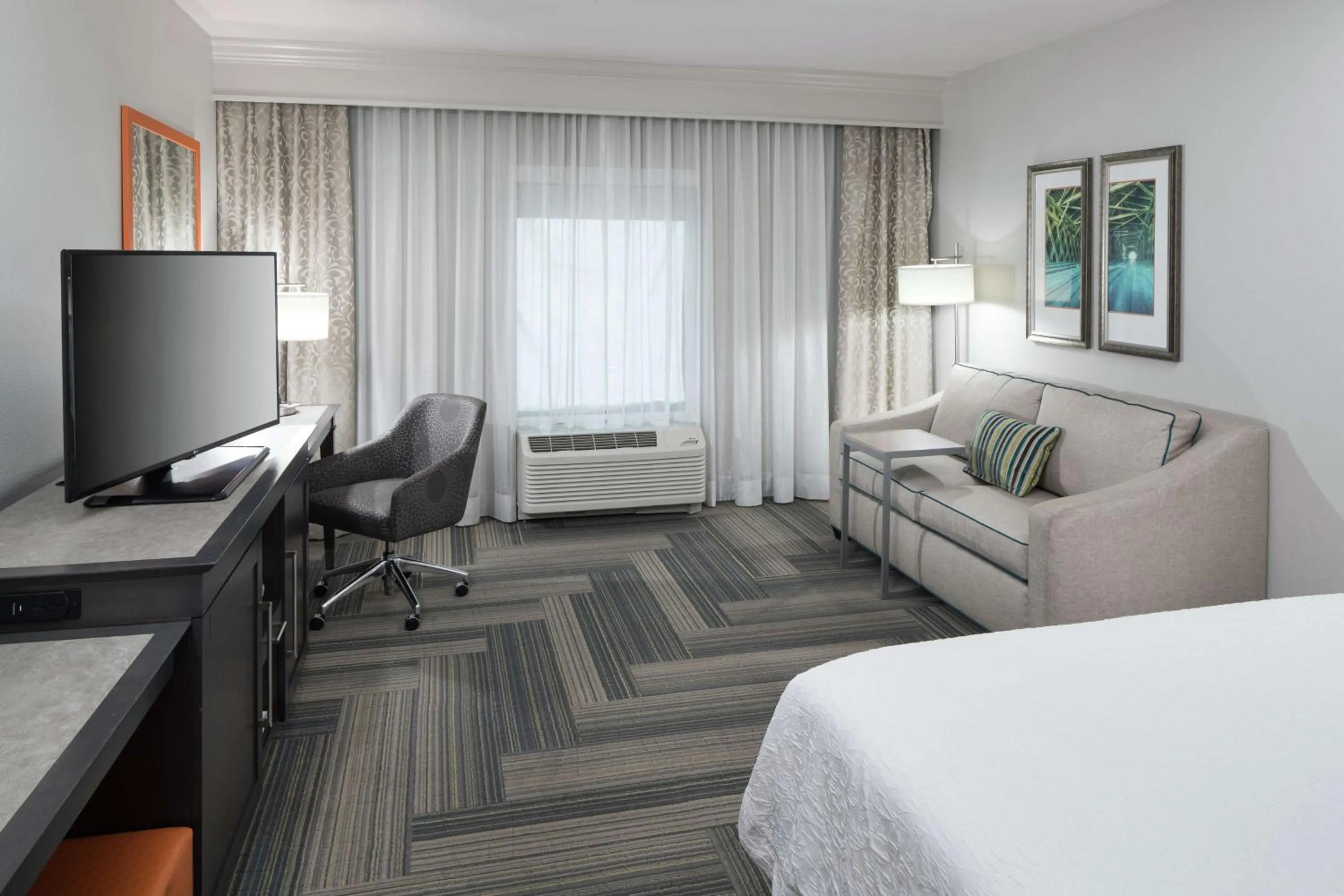 Bedroom, Bed in Hampton Inn & Suites by Hilton Atlanta Perimeter Dunwoody