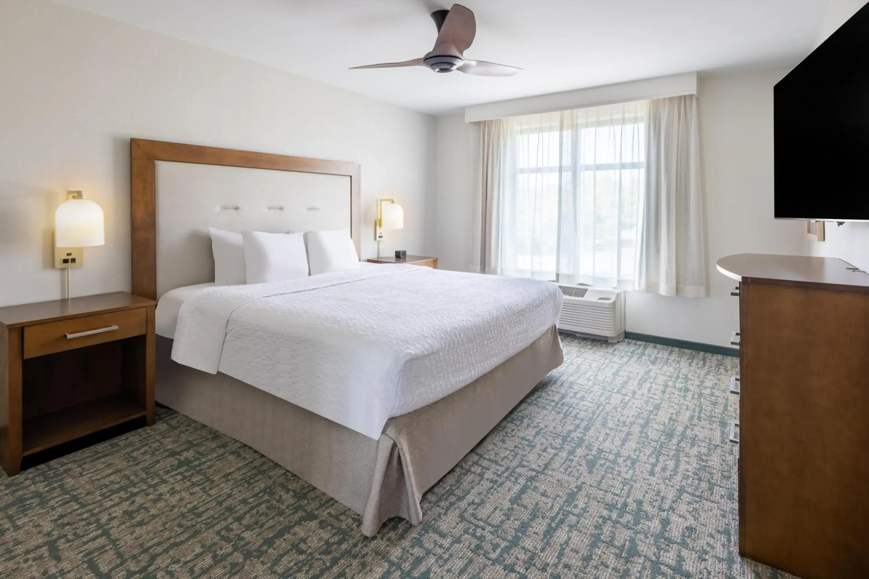Bed in Homewood Suites by Hilton Syracuse - Carrier Circle Bed in Homewood Suites by Hilton Syracuse - Carrier Circle