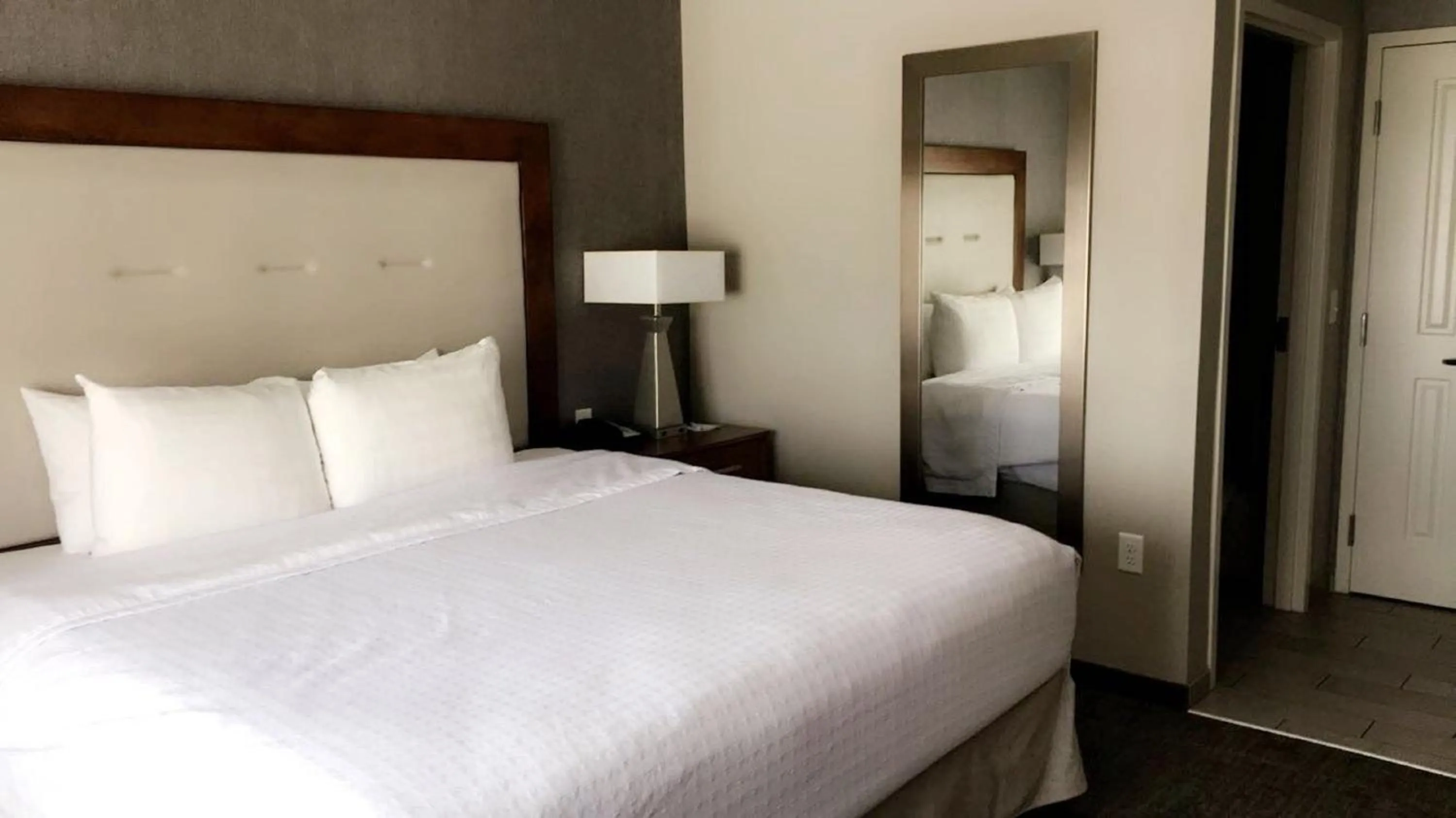 Bedroom, Bed in Homewood Suites by Hilton Syracuse - Carrier Circle